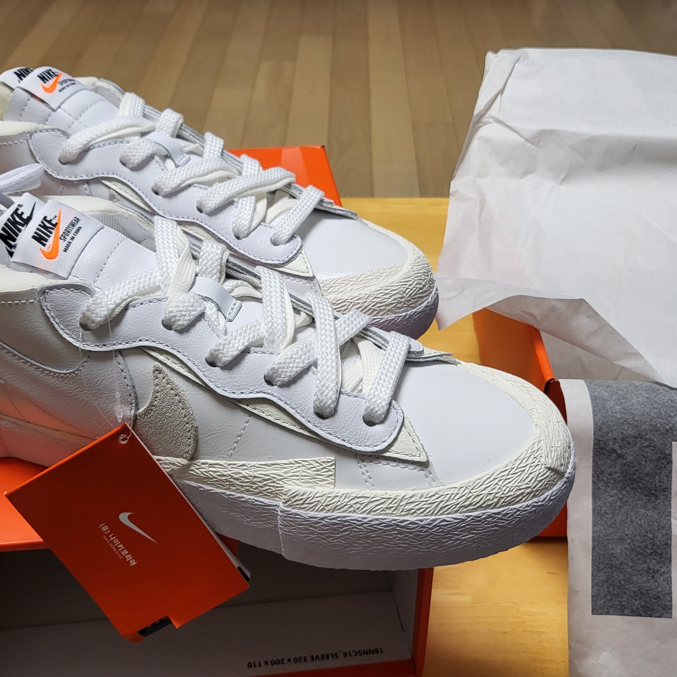 Nike x Sacai Blazer Low White Patent Leather 착용 스타일