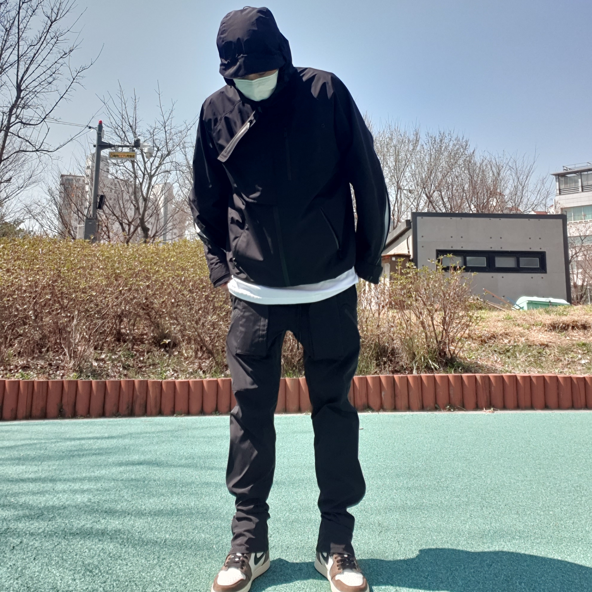 Jordan 1 x Travis Scott Retro High OG SP Mocha 착용 스타일 - 2