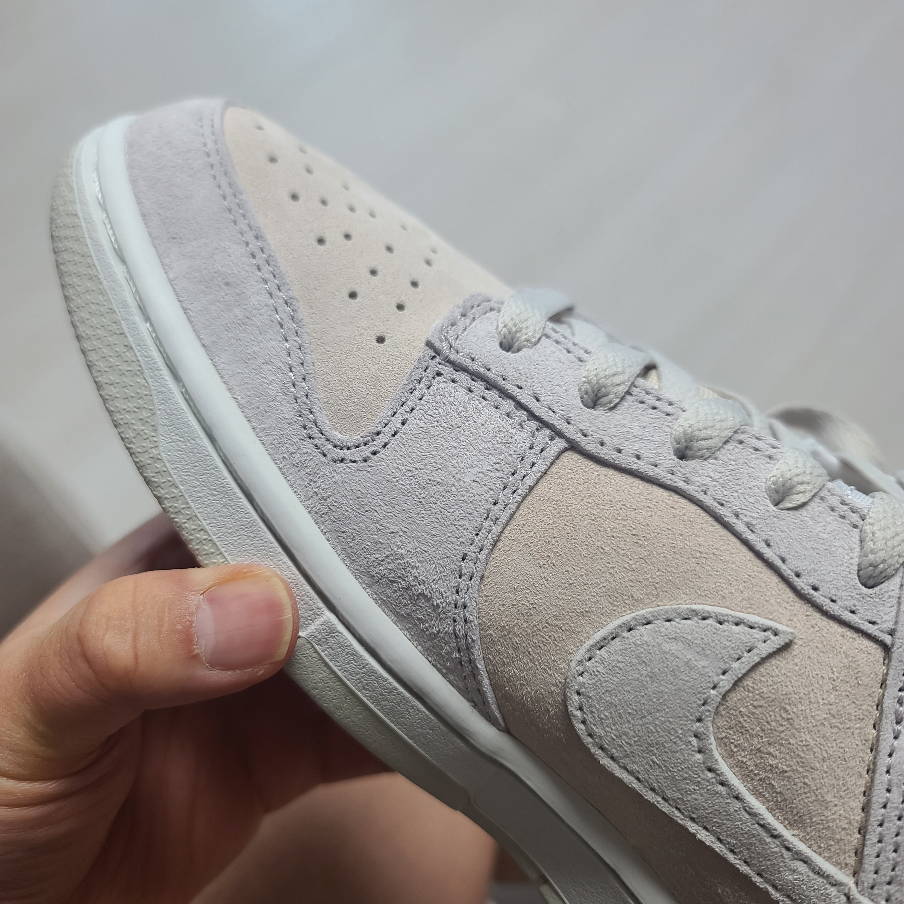 Nike Dunk Low Retro PRM Vast Grey 착용 스타일 - 3