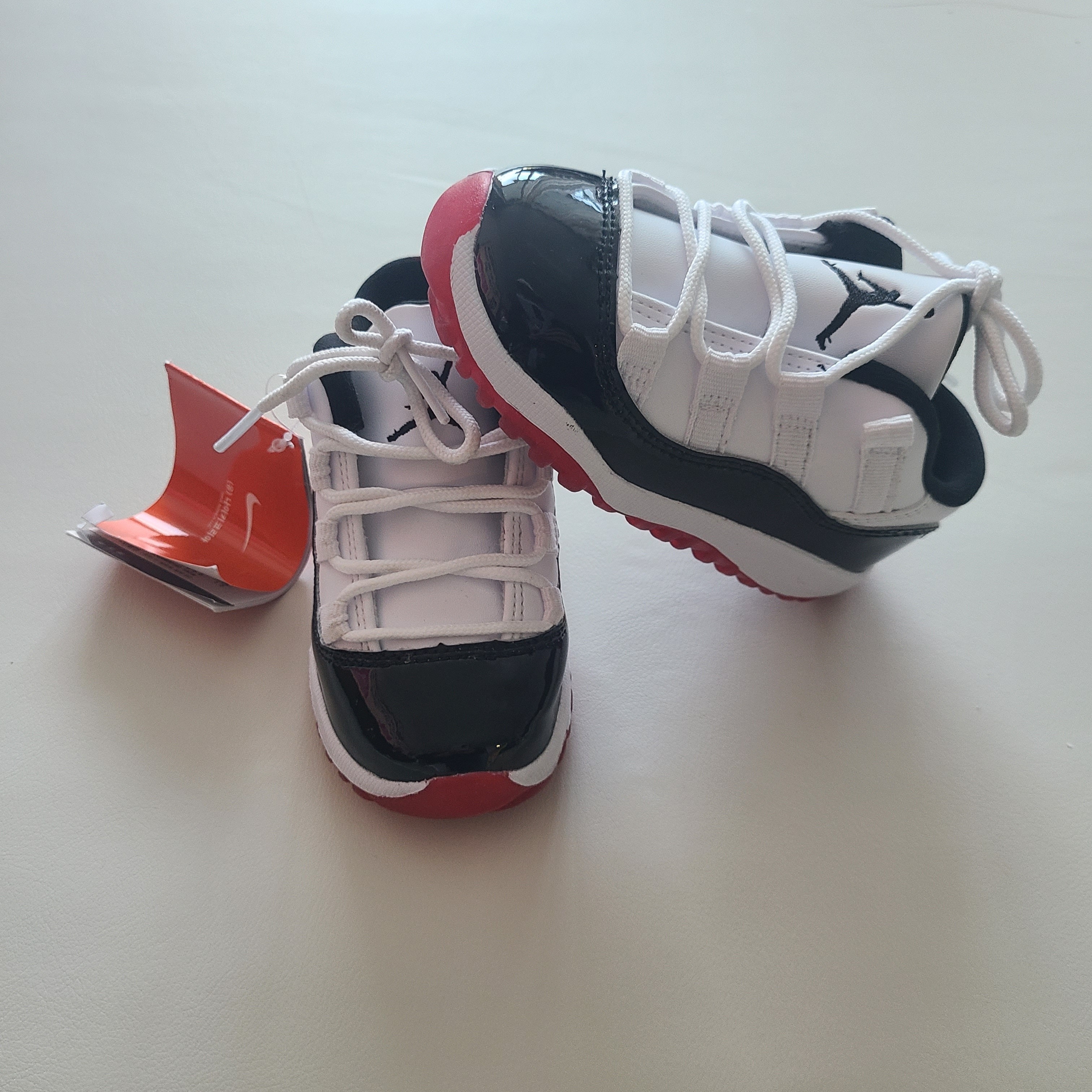 (TD) Jordan 11 Retro Low Concord Bred 착용 스타일 - 2