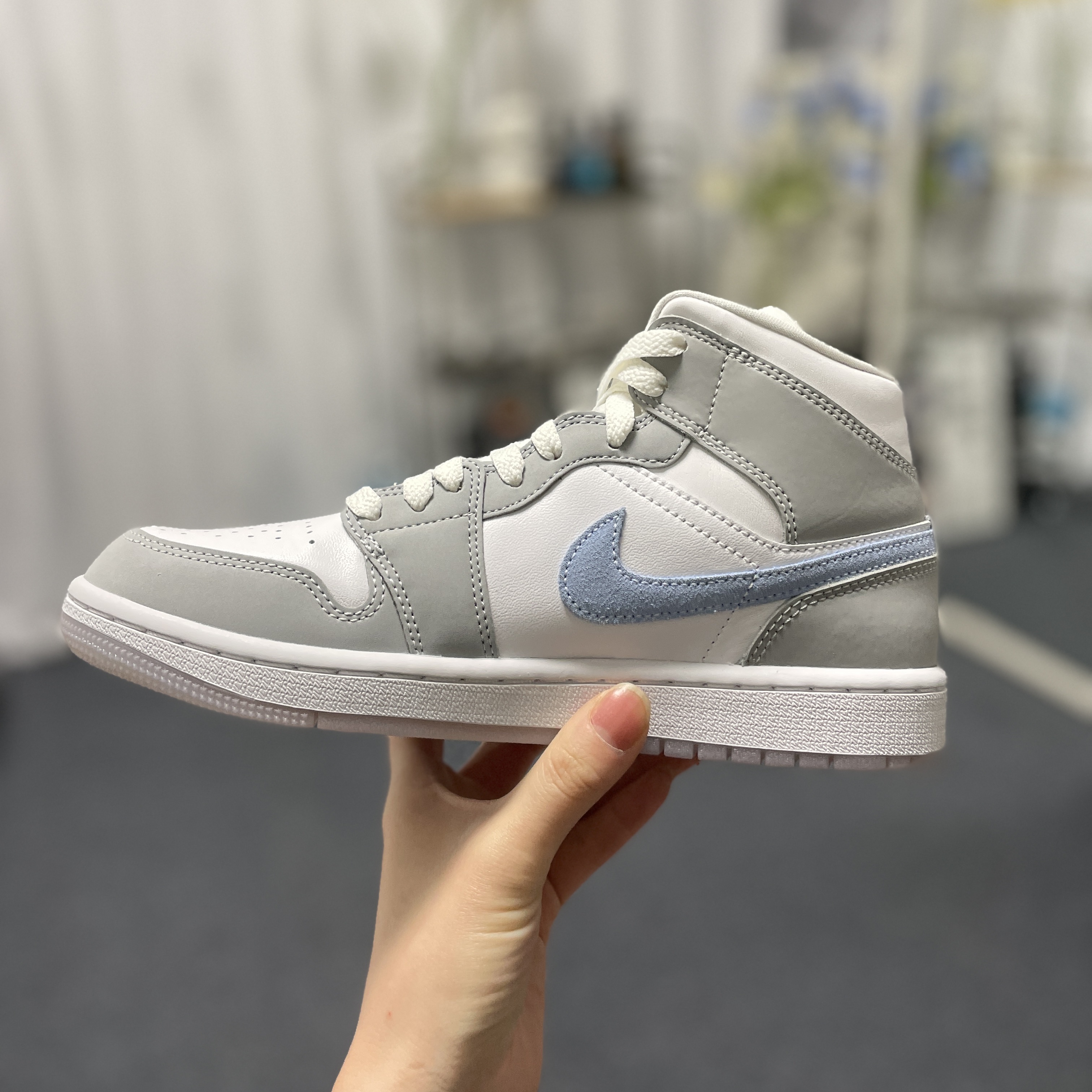 (W) Jordan 1 Mid Wolf Grey 착용 스타일 - 4