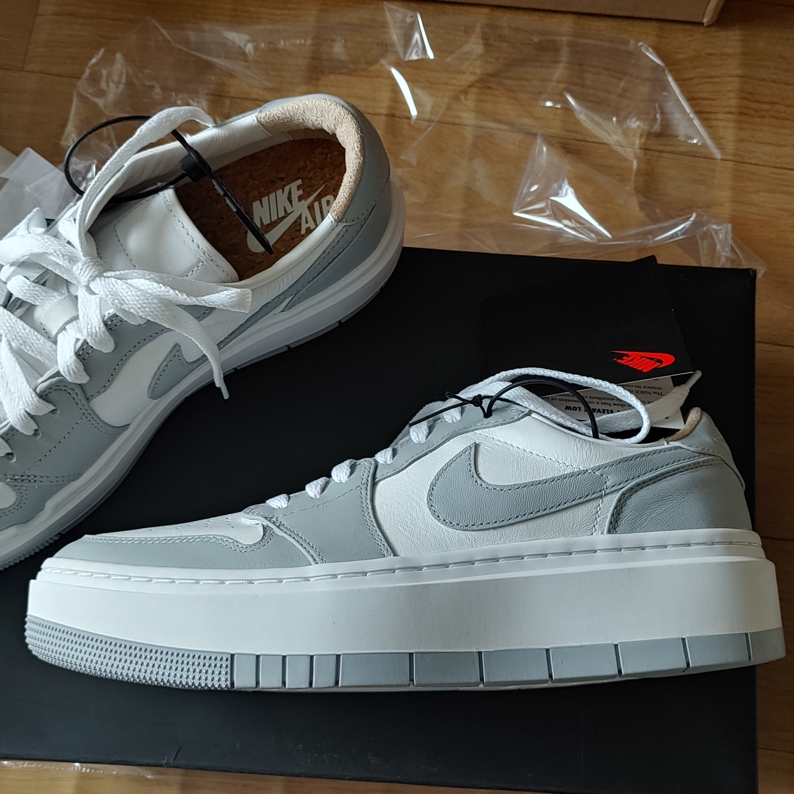 (W) Jordan 1 Elevate Low White and Wolf Grey 착용 스타일 - 3