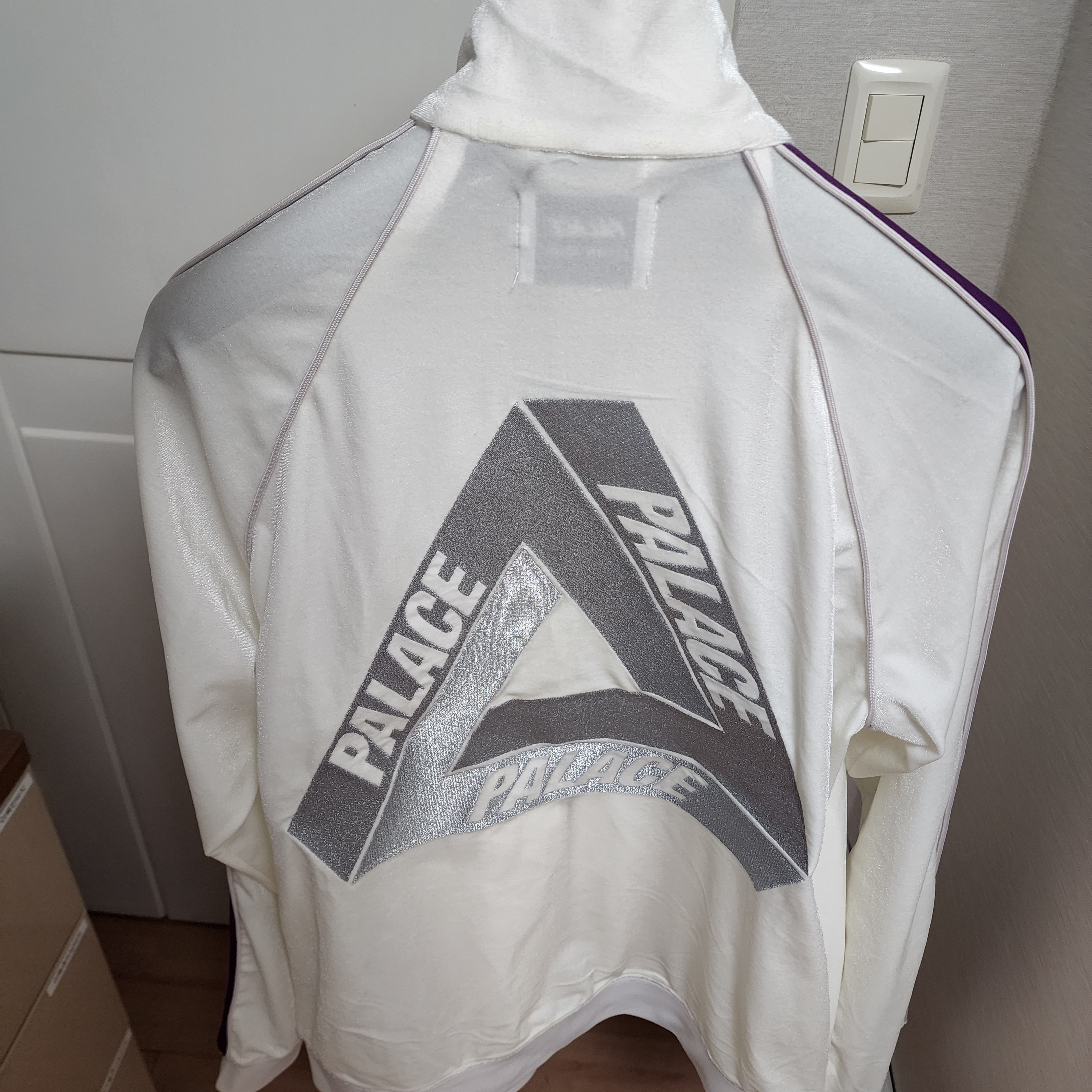 Palace x Elton John Velour Track Top White - 22SS 착용 스타일 - 2