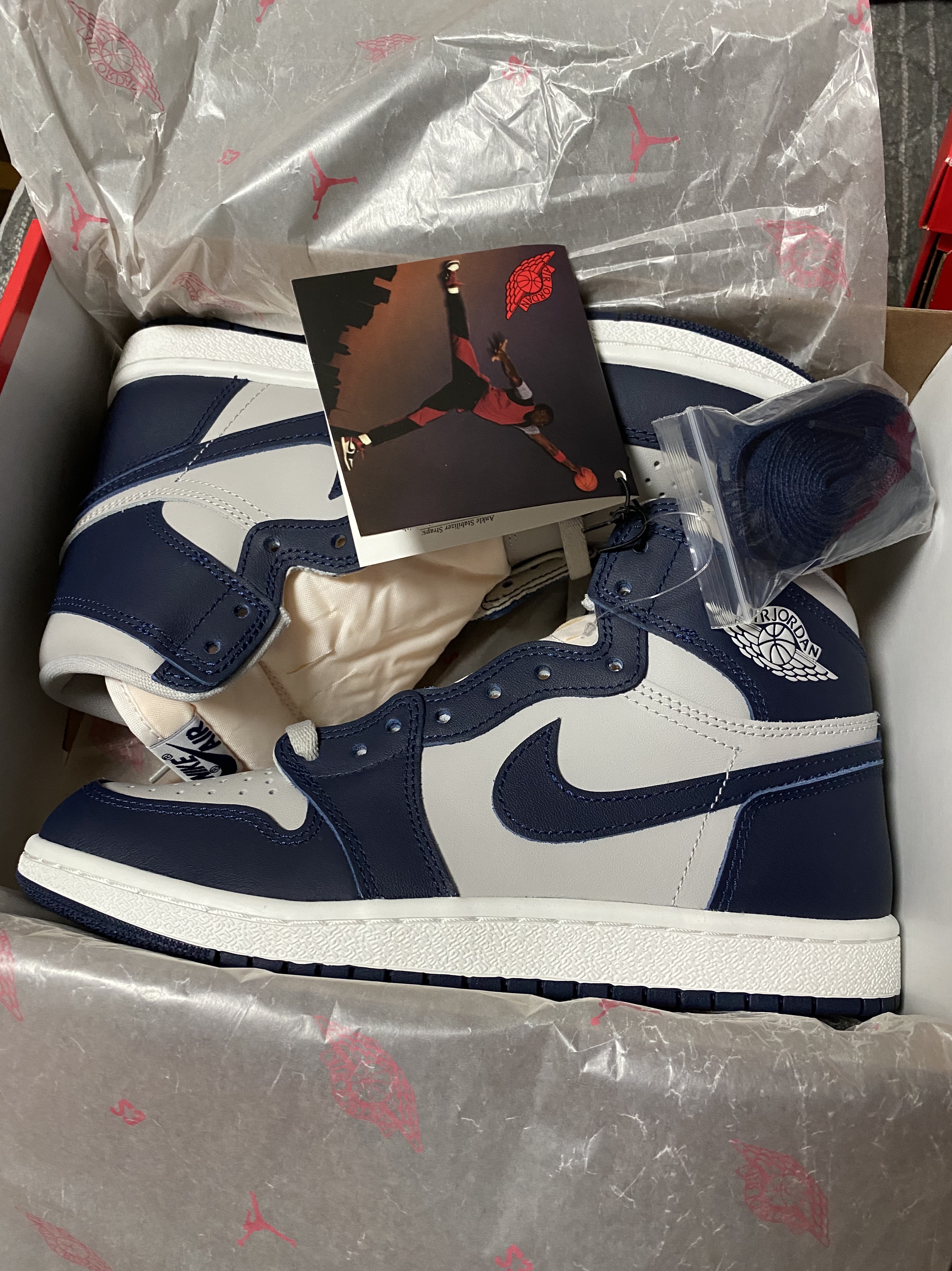 Jordan 1 High 85 College Navy, (W) Jordan 1 Retro High Fearless Metallic Rose Gold 착용 스타일