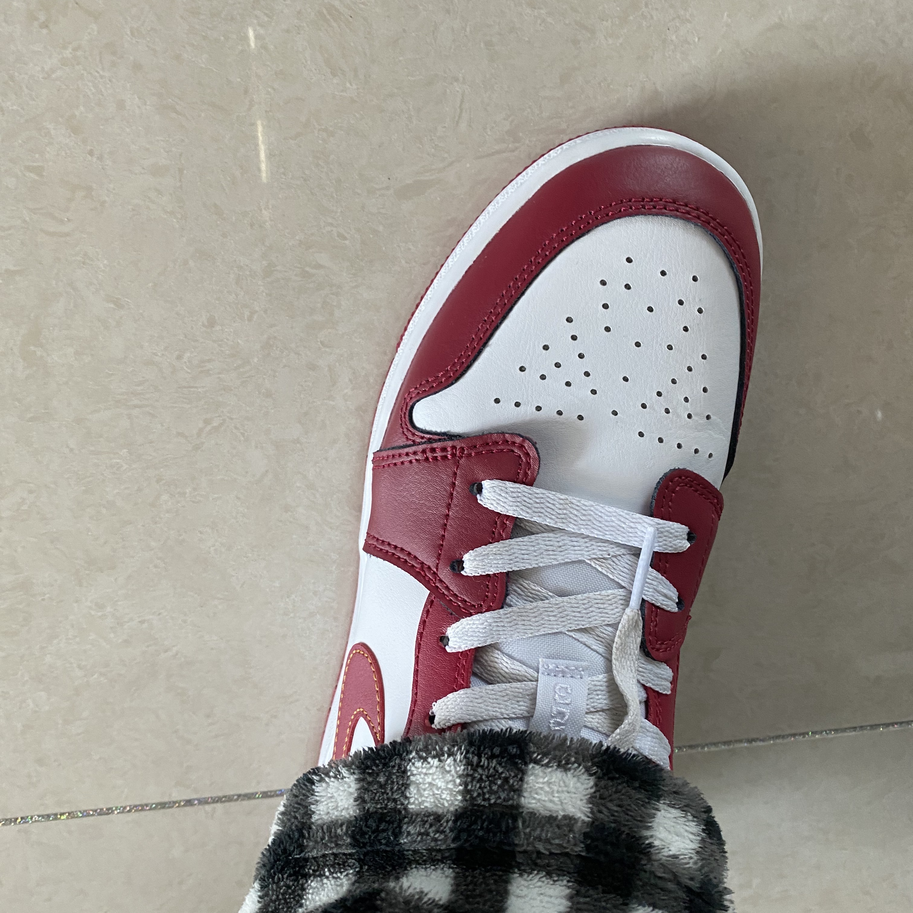 (GS) Jordan 1 Low Cardinal Red 착용 스타일 - 2
