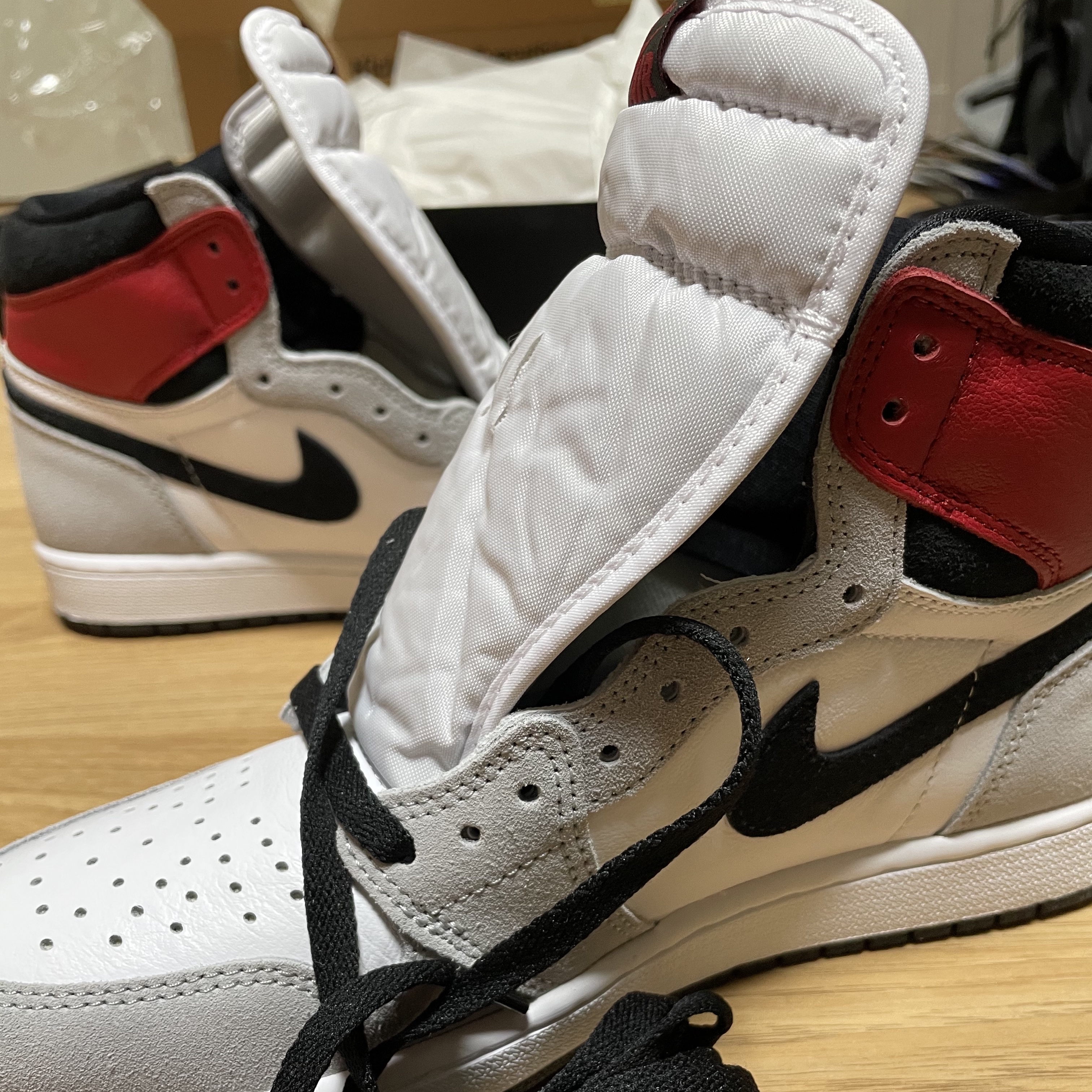 Jordan 1 Retro High OG Light Smoke Grey 착용 스타일 - 5