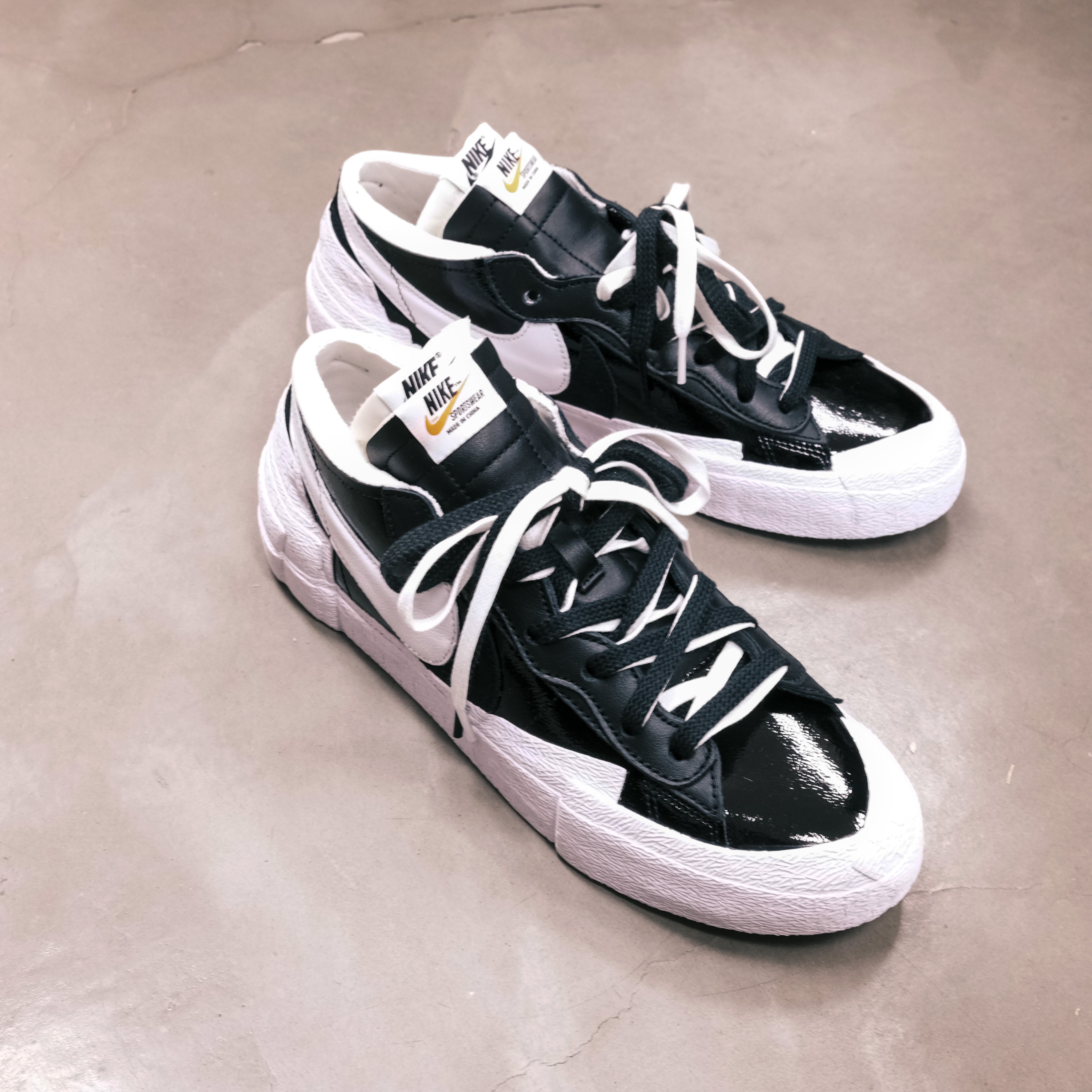 Nike x Sacai Blazer Low Black Patent Leather 착용 스타일 - 2