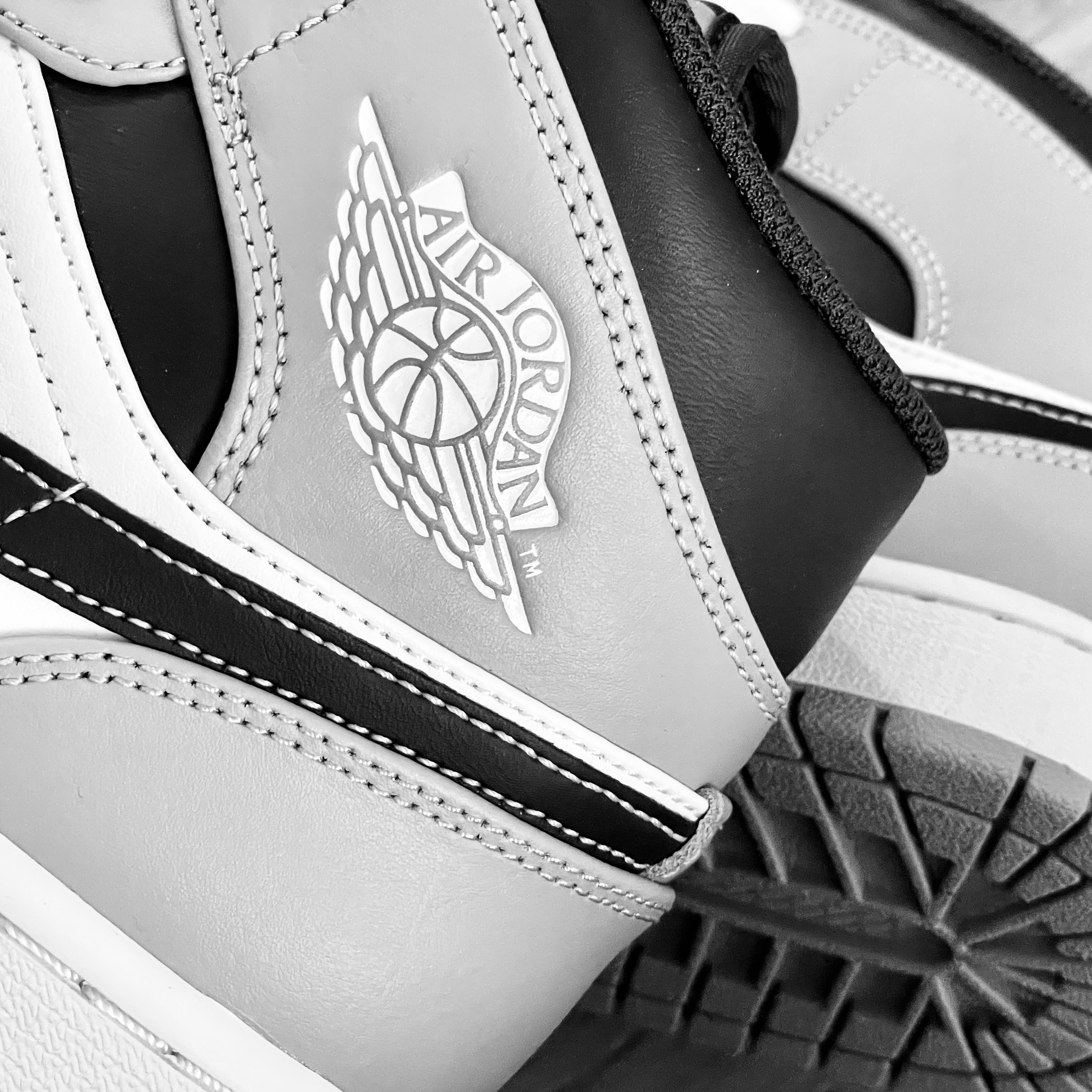 Jordan 1 Mid Light Smoke Grey Anthracite 착용 스타일