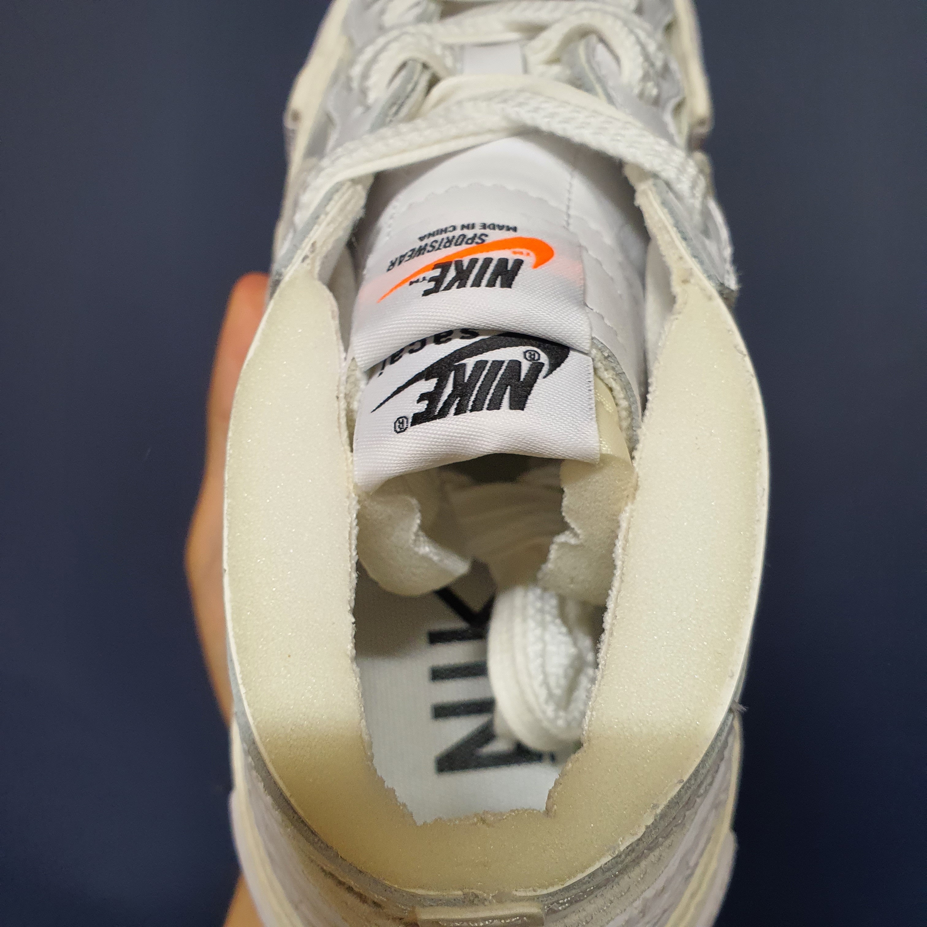 Nike x Sacai Blazer Low White Patent Leather 착용 스타일 - 4