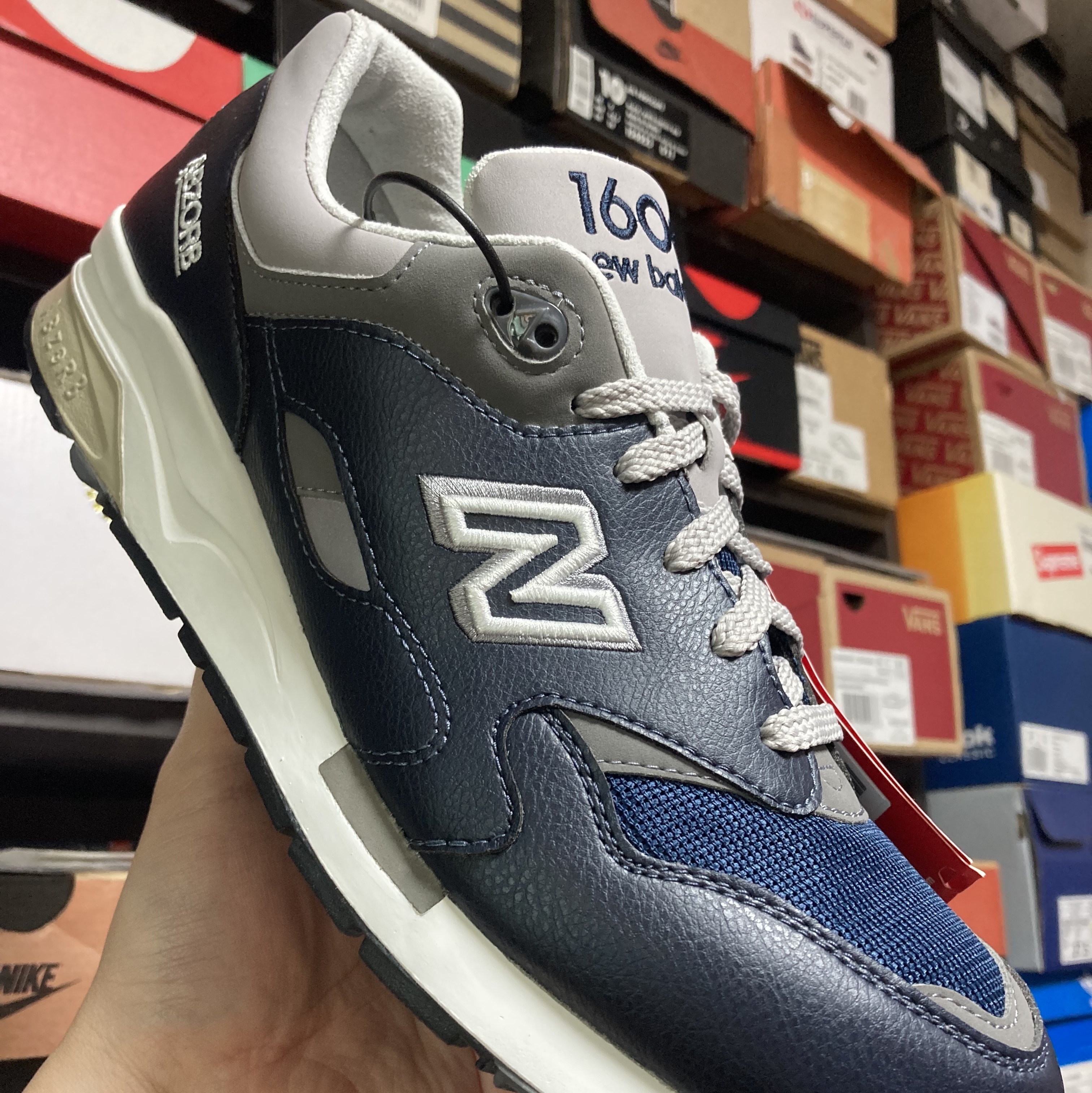 New Balance 1600 Legacy Navy 착용 스타일 - 1