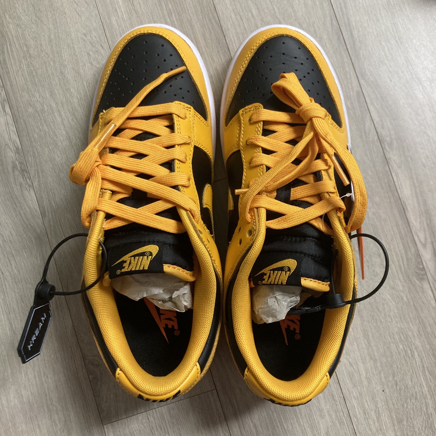 Nike Dunk Low Retro Championship Goldenrod 착용 스타일 - 2