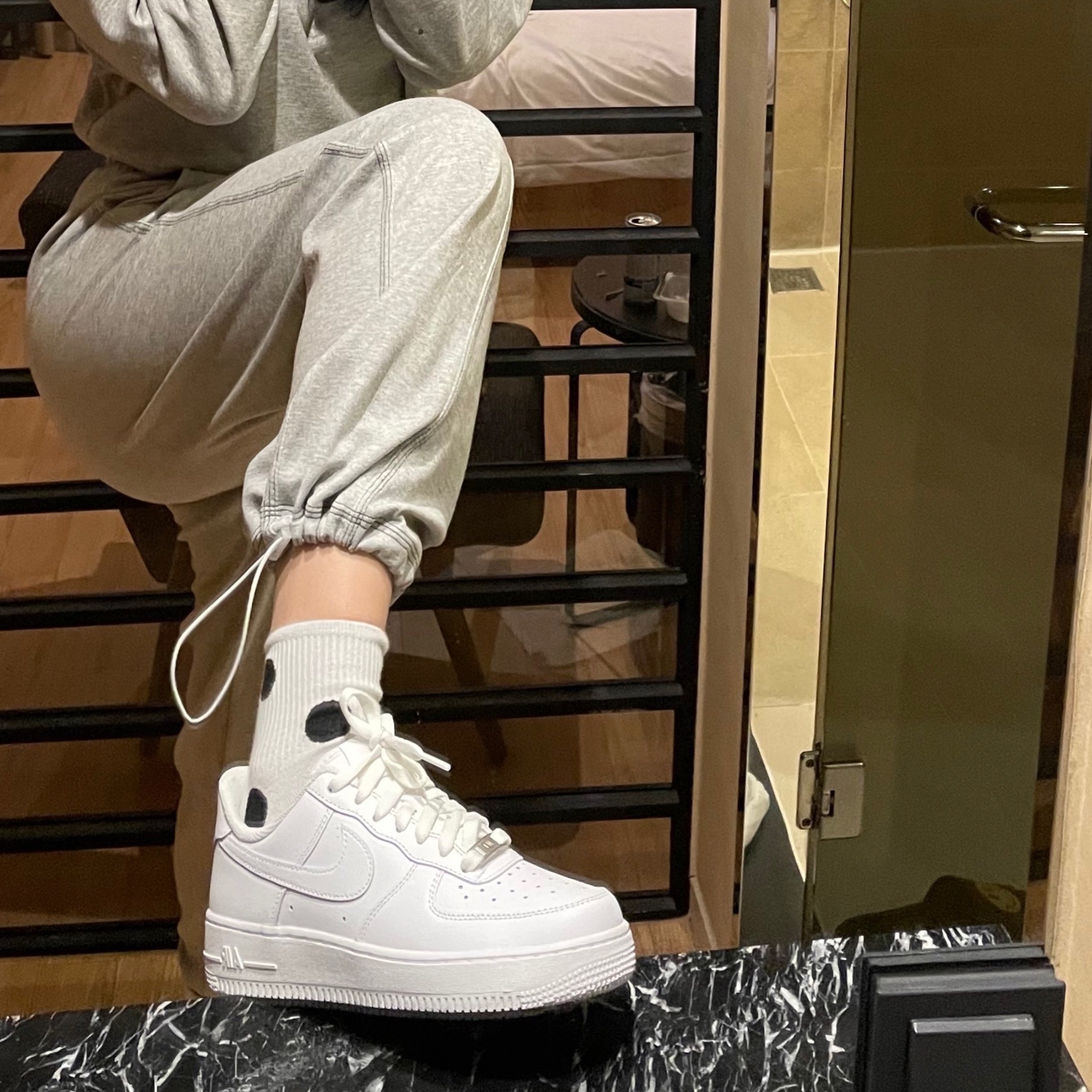 (W) Nike Air Force 1 '07 Low White, Nike Air Force 1 '07 Low White 착용 스타일 - 1