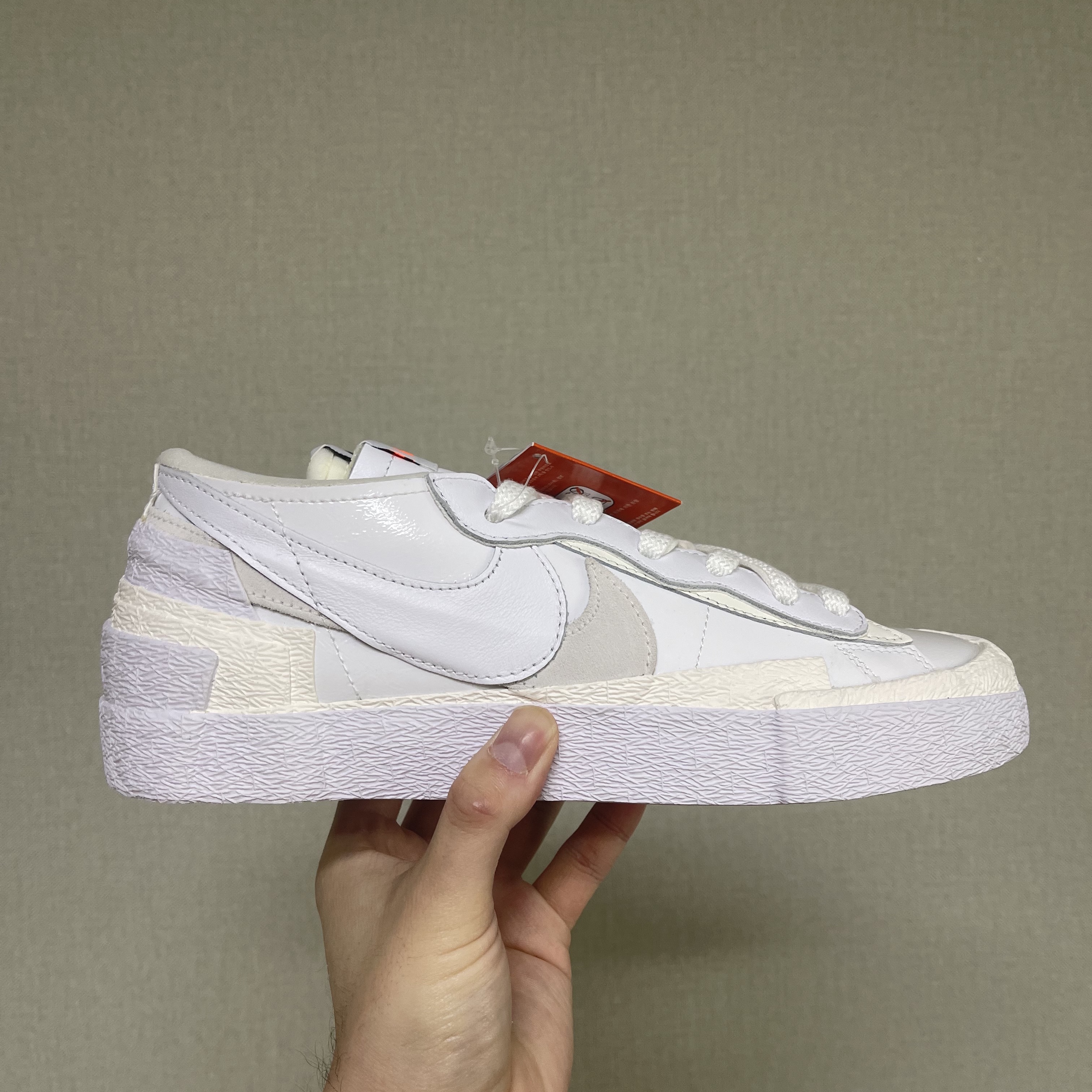 Nike x Sacai Blazer Low White Patent Leather 착용 스타일 - 2