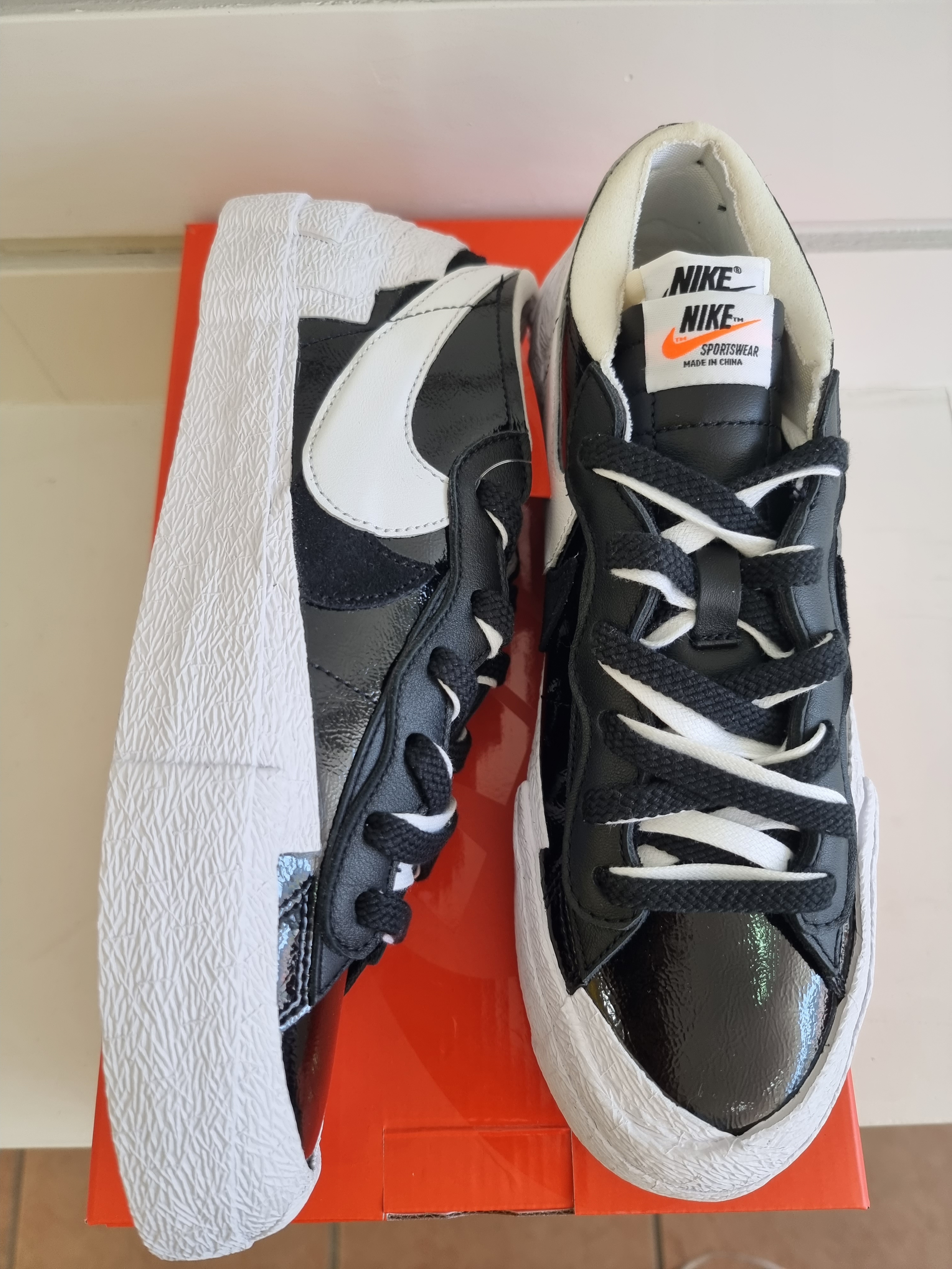 Nike x Sacai Blazer Low Black Patent Leather, Nike x Sacai Blazer Low Iron Grey 착용 스타일 - 2