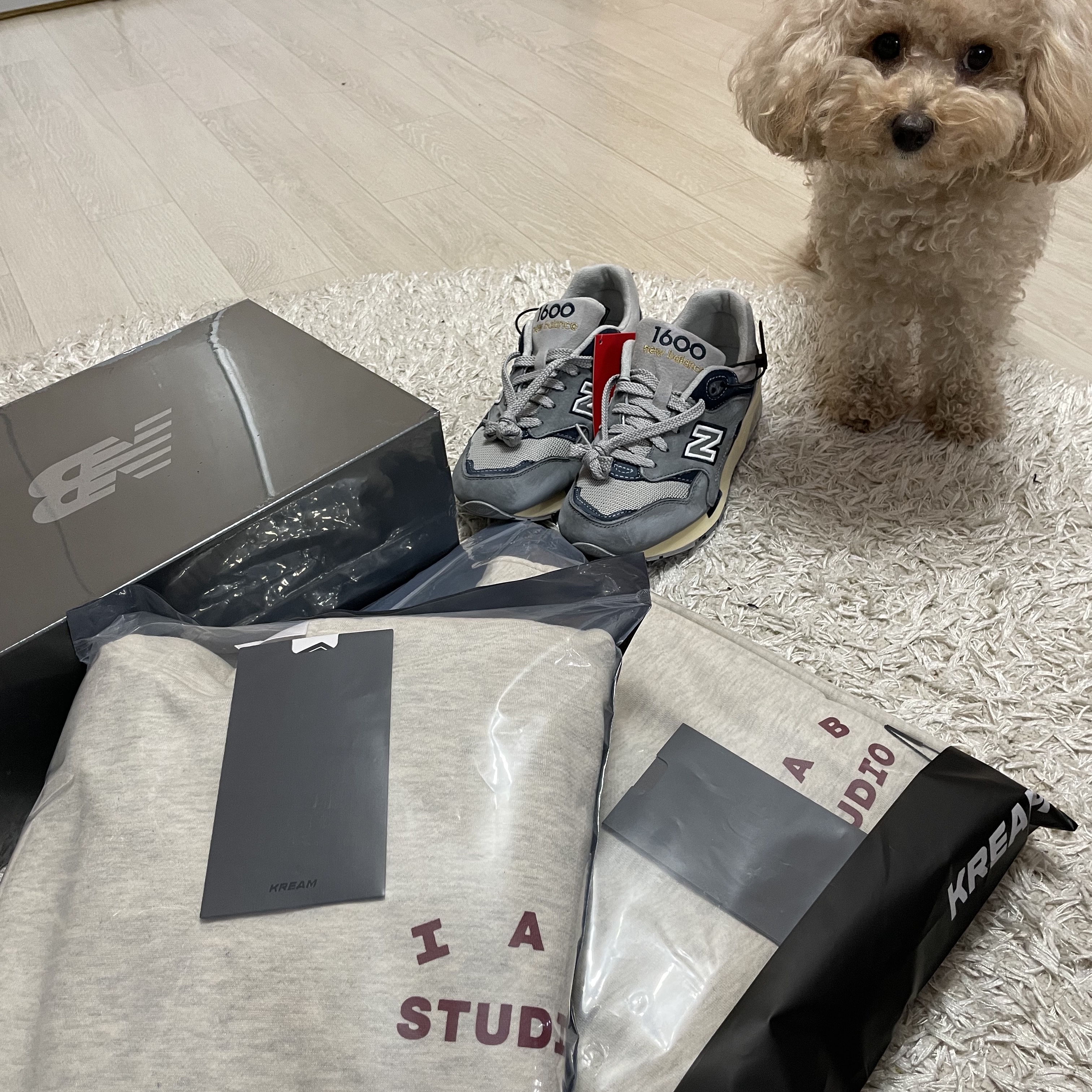 New Balance 1600 Premium Vintage Grey, IAB Studio Sweatpants Oatmeal Burgundy - 22SS 착용 스타일