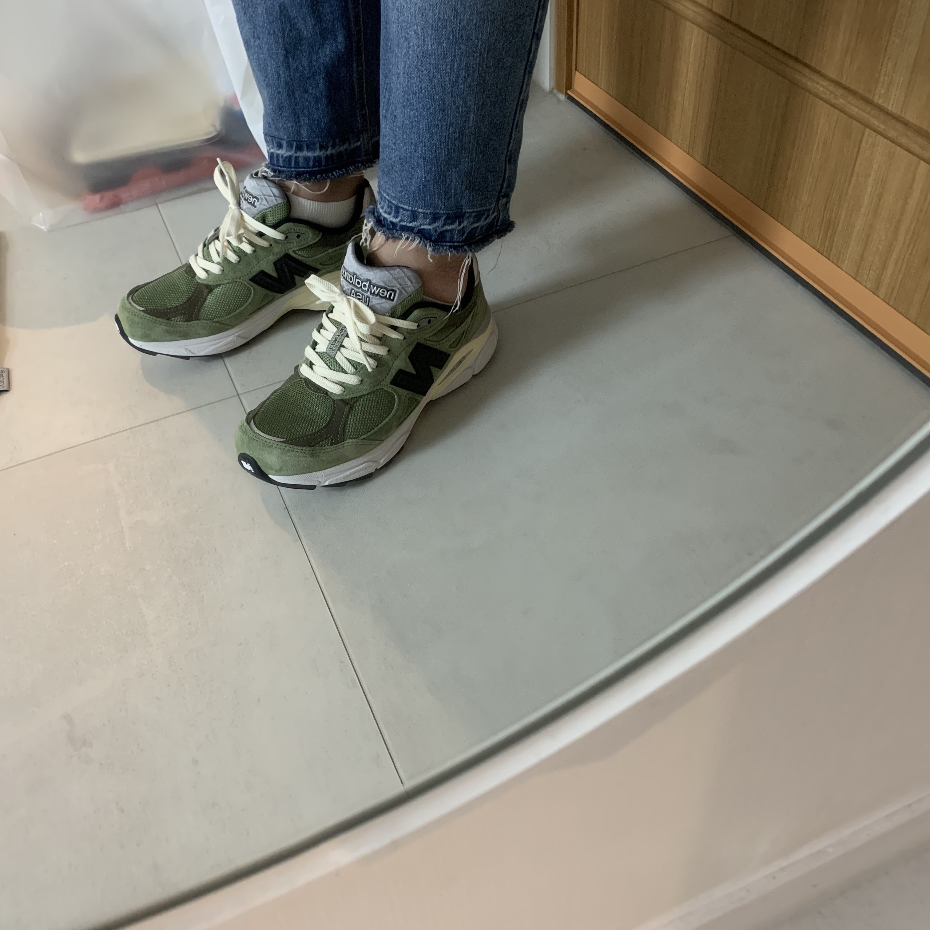 New Balance x JJJJound 990v3 Olive 착용 스타일