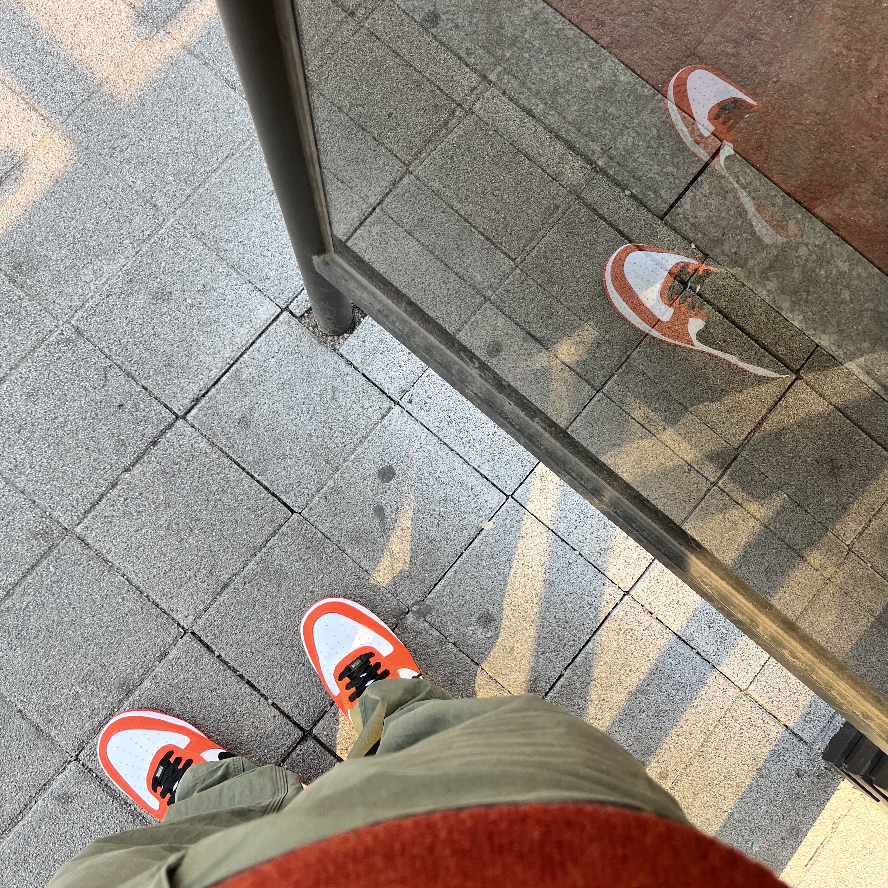 Nike Air Force 1 '07 LV8 Athletic Club Rush Orange Washed Teal 착용 스타일