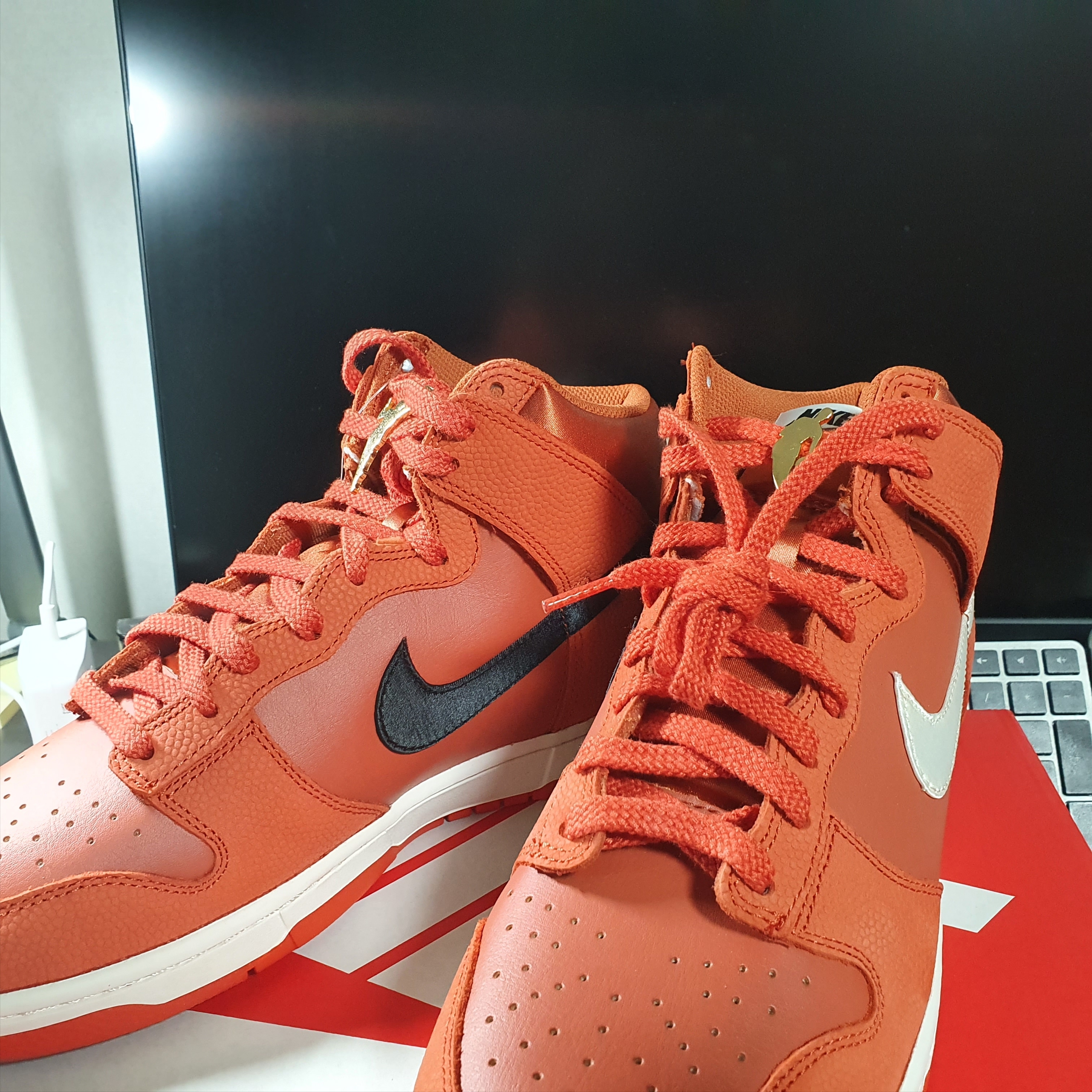 Nike Dunk High Retro PRM EMB One Game 착용 스타일