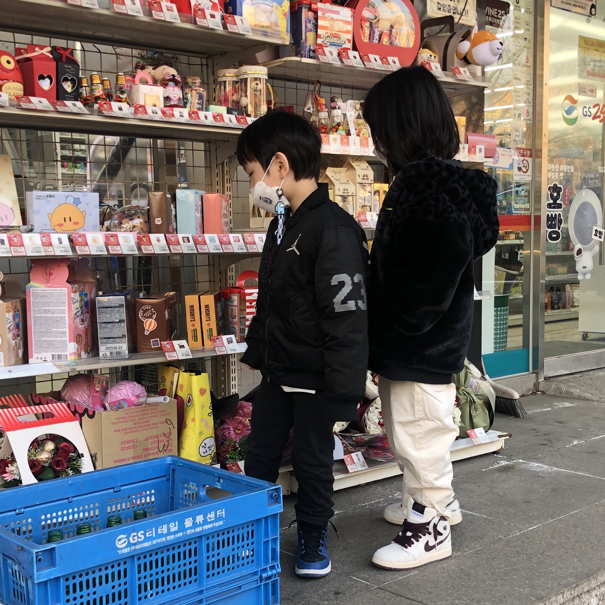 (PS) Jordan 1 Retro High OG Dark Marina Blue, (PS) Jordan 1 x A Ma Maniere Retro High OG SP Burgundy and Sail 착용 스타일