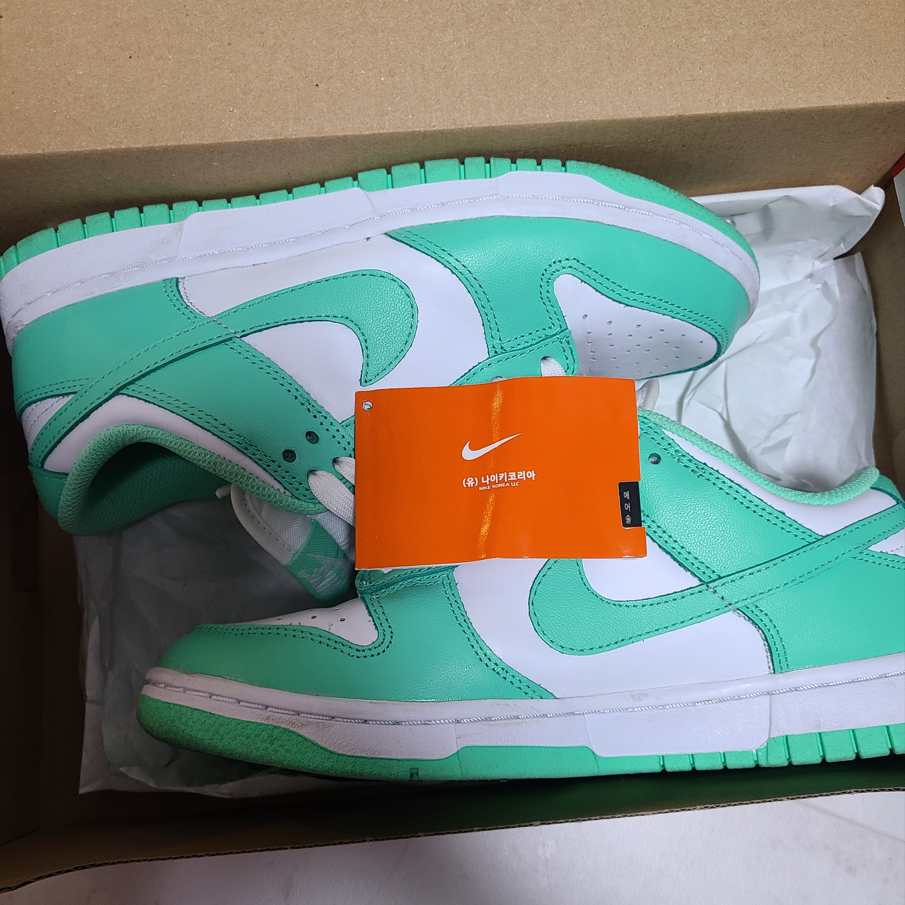 (W) Nike Dunk Low Green Glow 착용 스타일