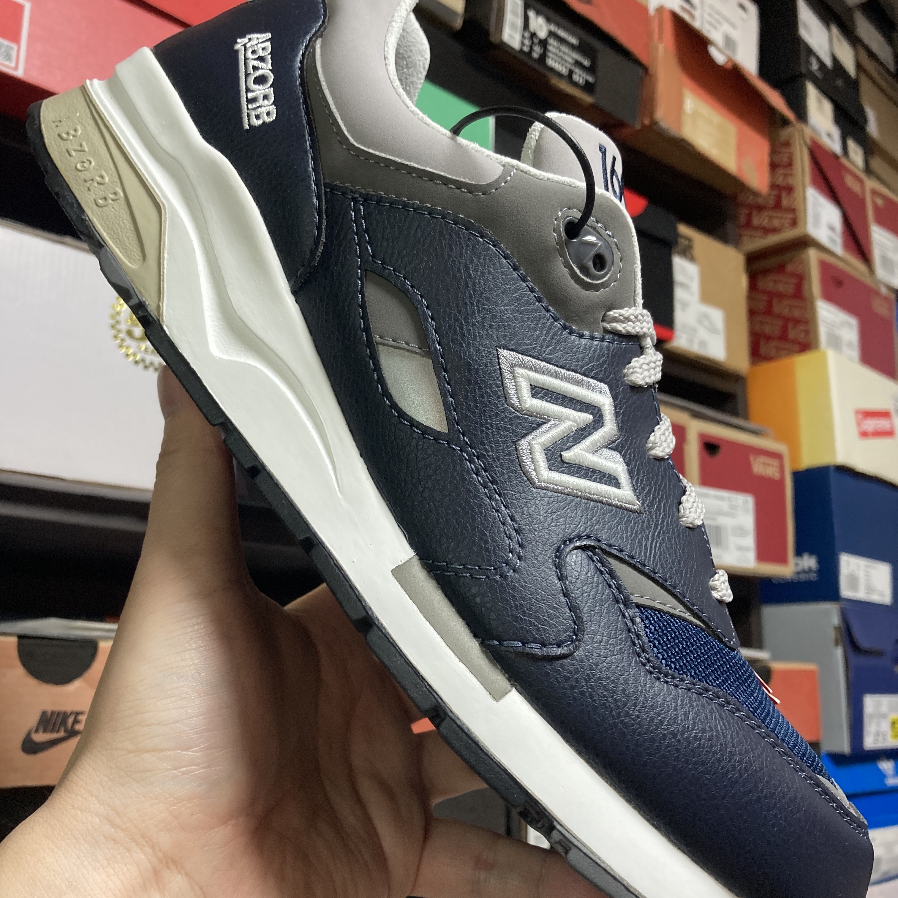 New Balance 1600 Legacy Navy 착용 스타일 - 2