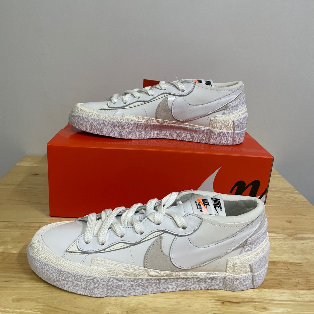Nike x Sacai Blazer Low White Patent Leather 착용 스타일 - 1