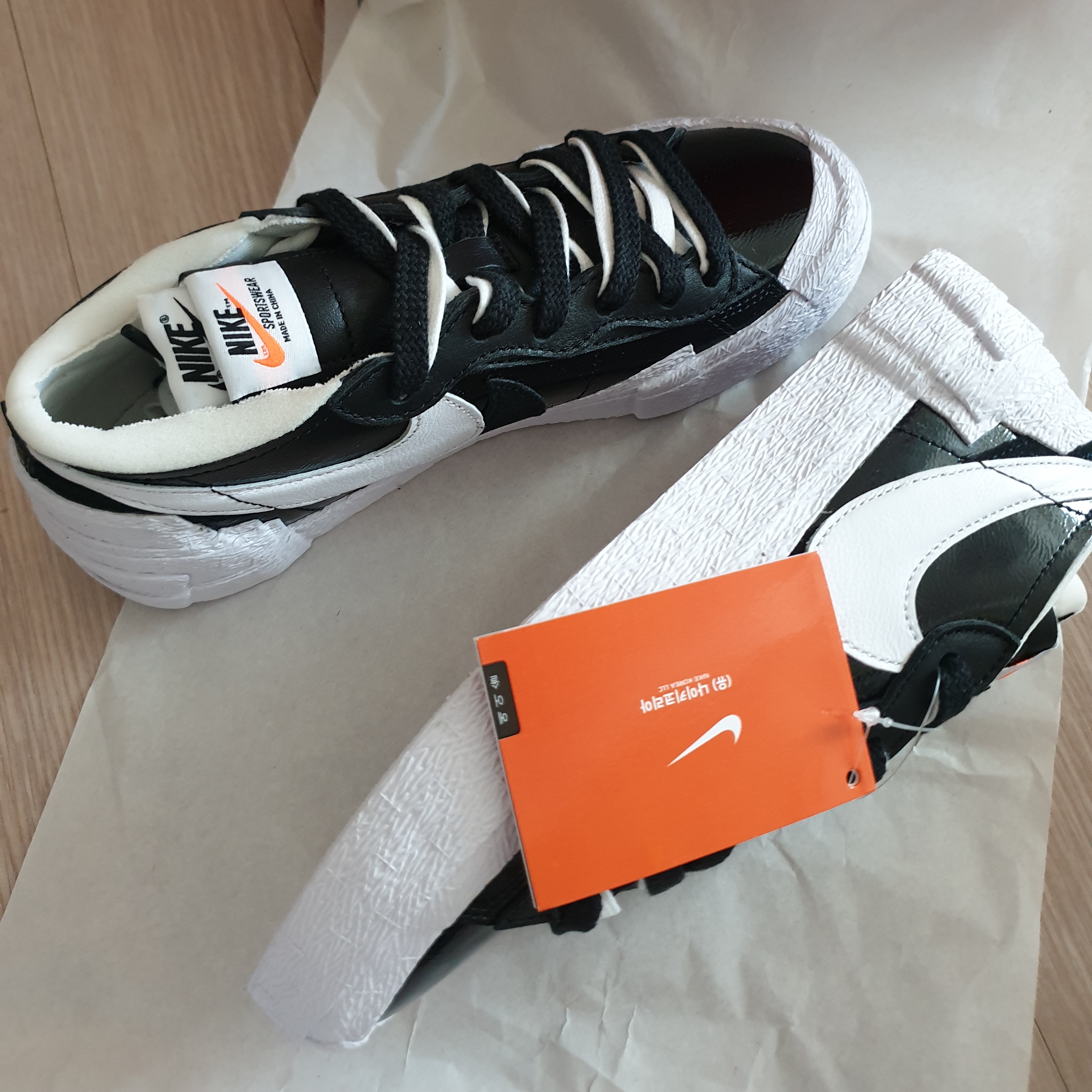 Nike x Sacai Blazer Low Black Patent Leather 착용 스타일 - 3