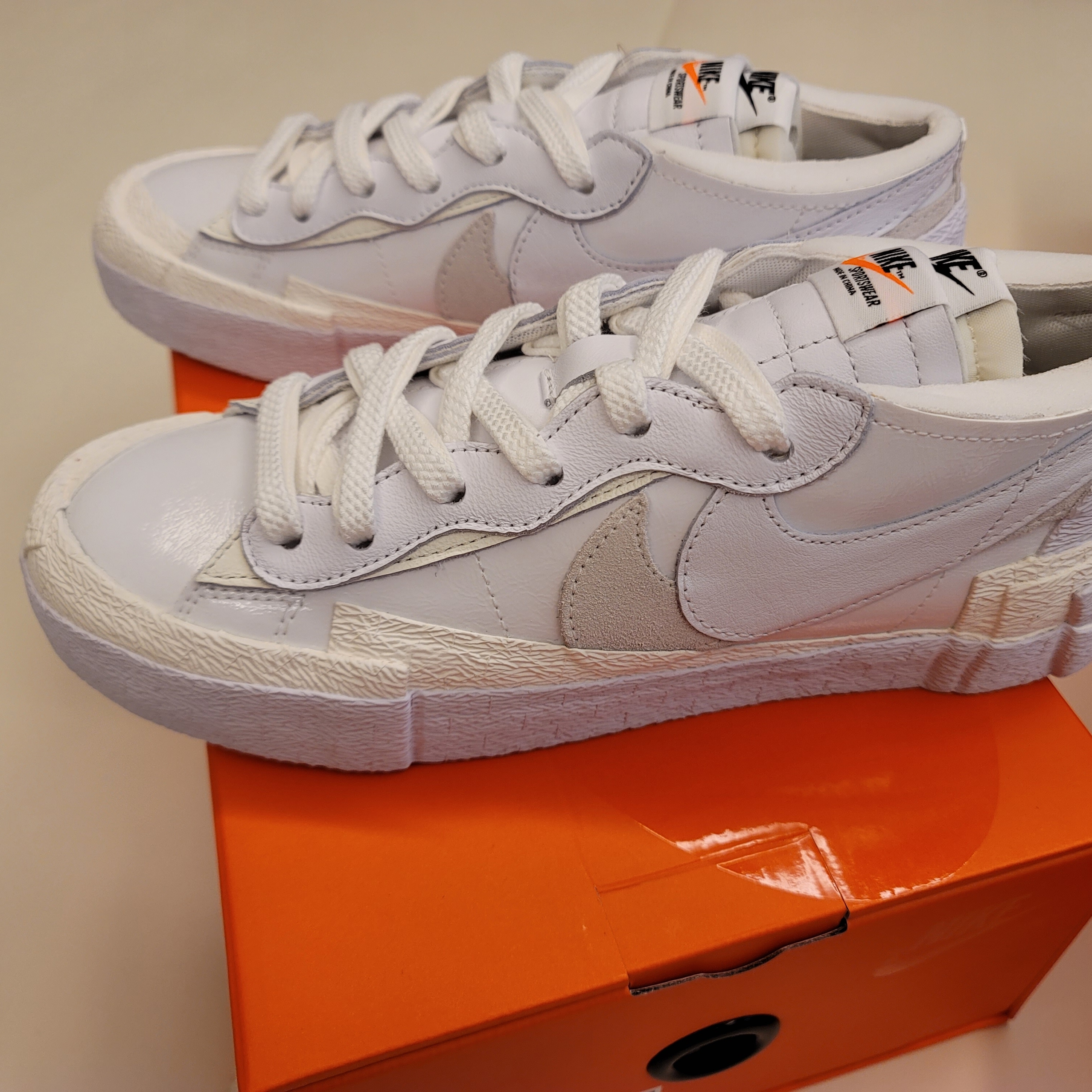Nike x Sacai Blazer Low Black Patent Leather, Nike x Sacai Blazer Low White Patent Leather 착용 스타일 - 4