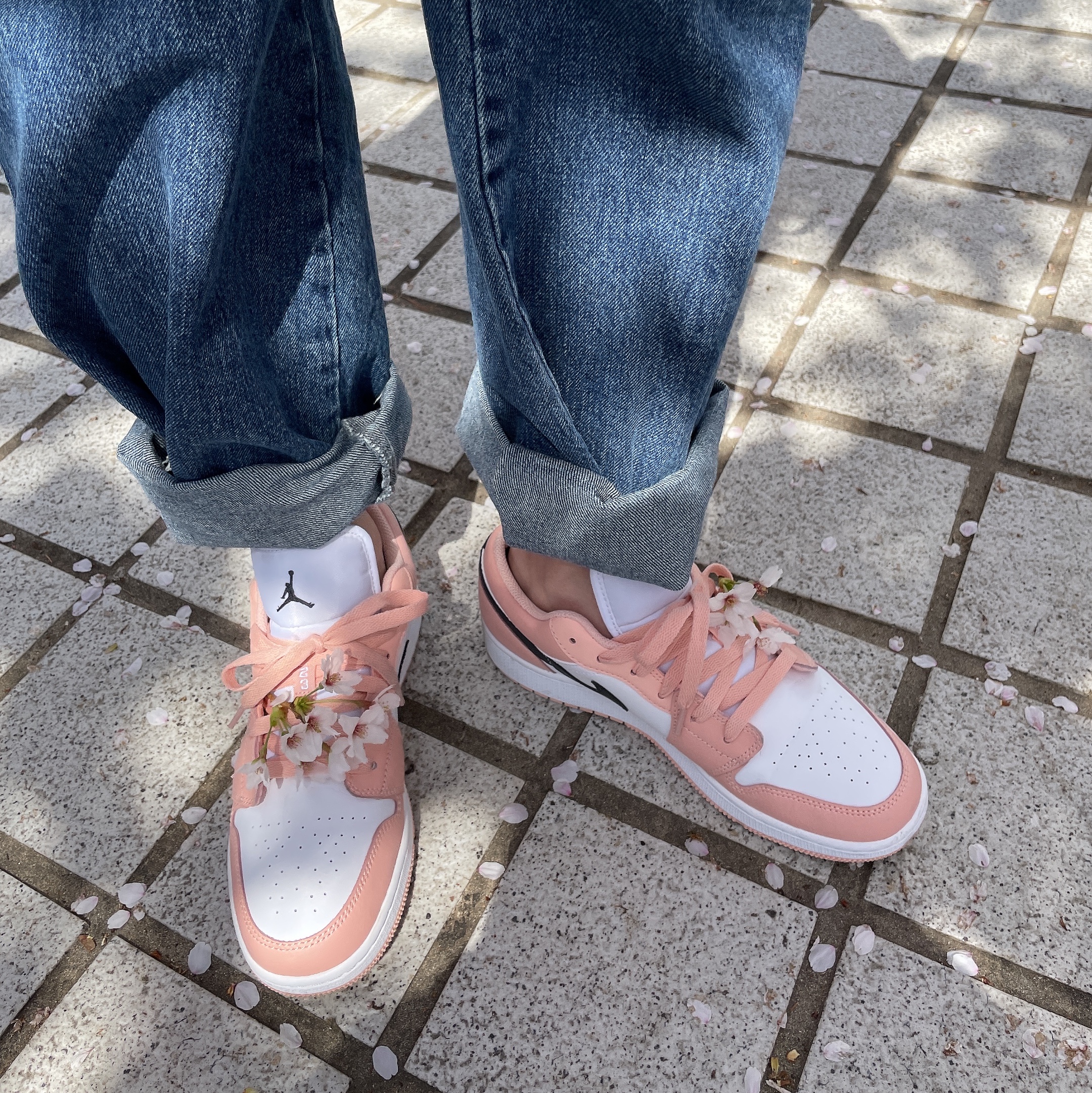(GS) Jordan 1 Low Light Arctic Pink, Jordan 1 Low Black Particle Grey 착용 스타일 - 1