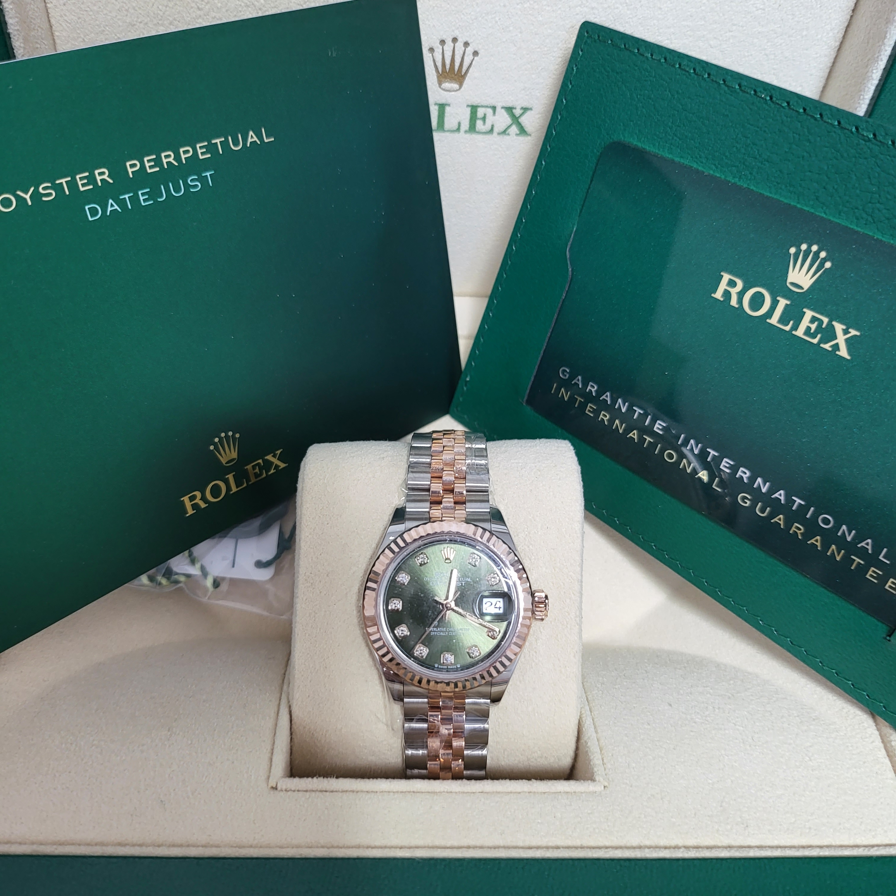 Rolex Lady-Datejust 28mm 279171 Olive Green Diamond-Set Jubilee 착용 스타일 - 1