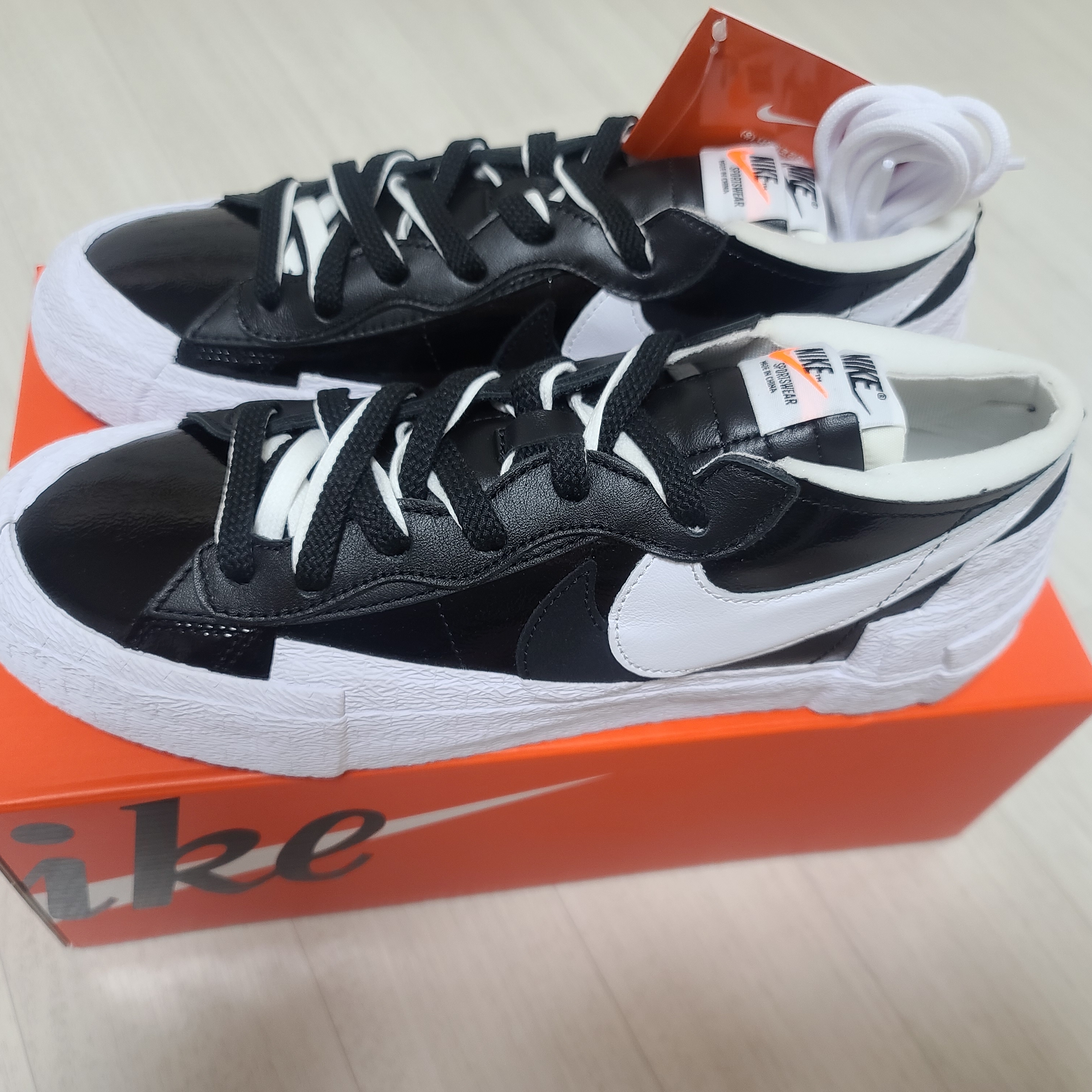 Nike x Sacai Blazer Low Black Patent Leather 착용 스타일