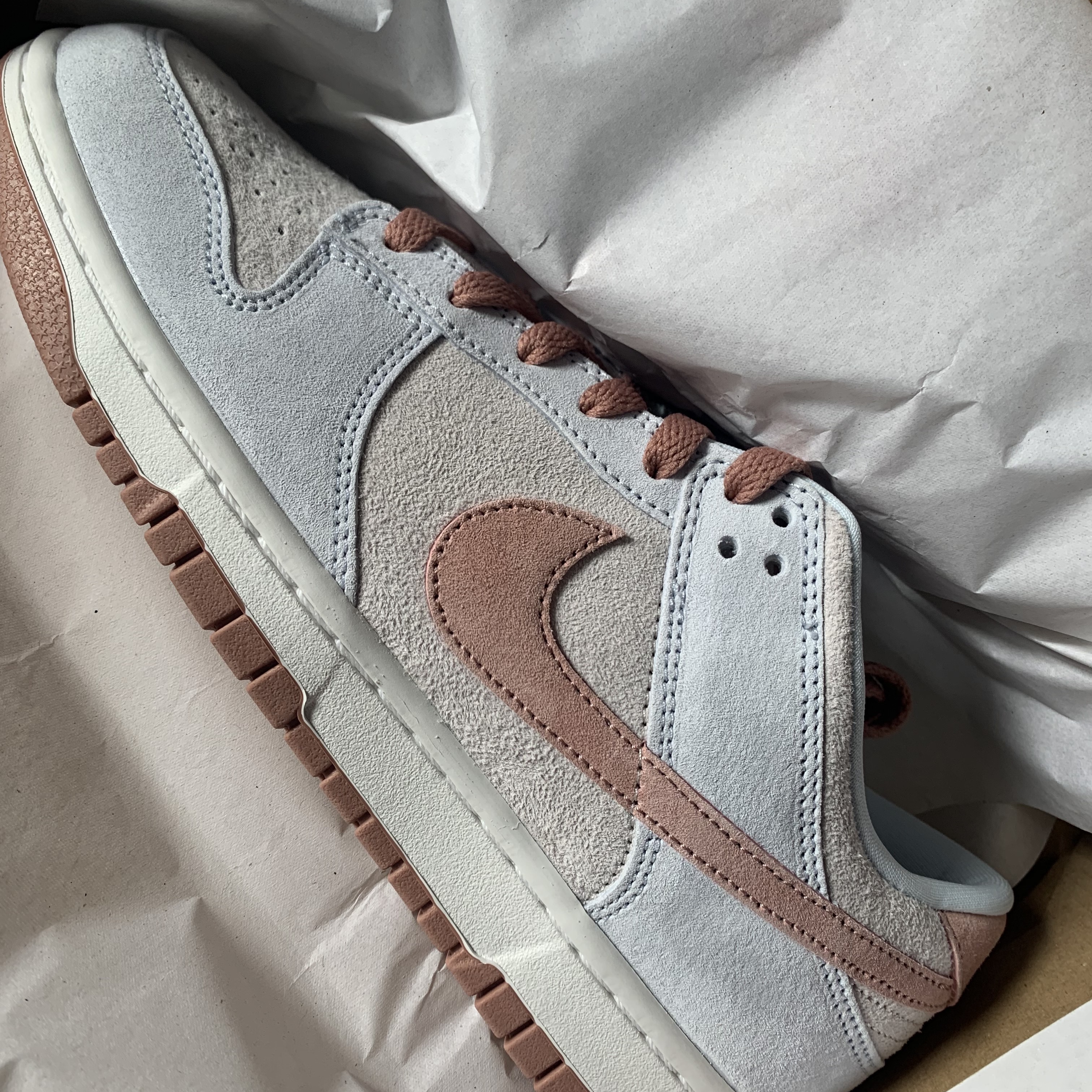 Nike Dunk Low Retro PRM Fossil Rose 착용 스타일
