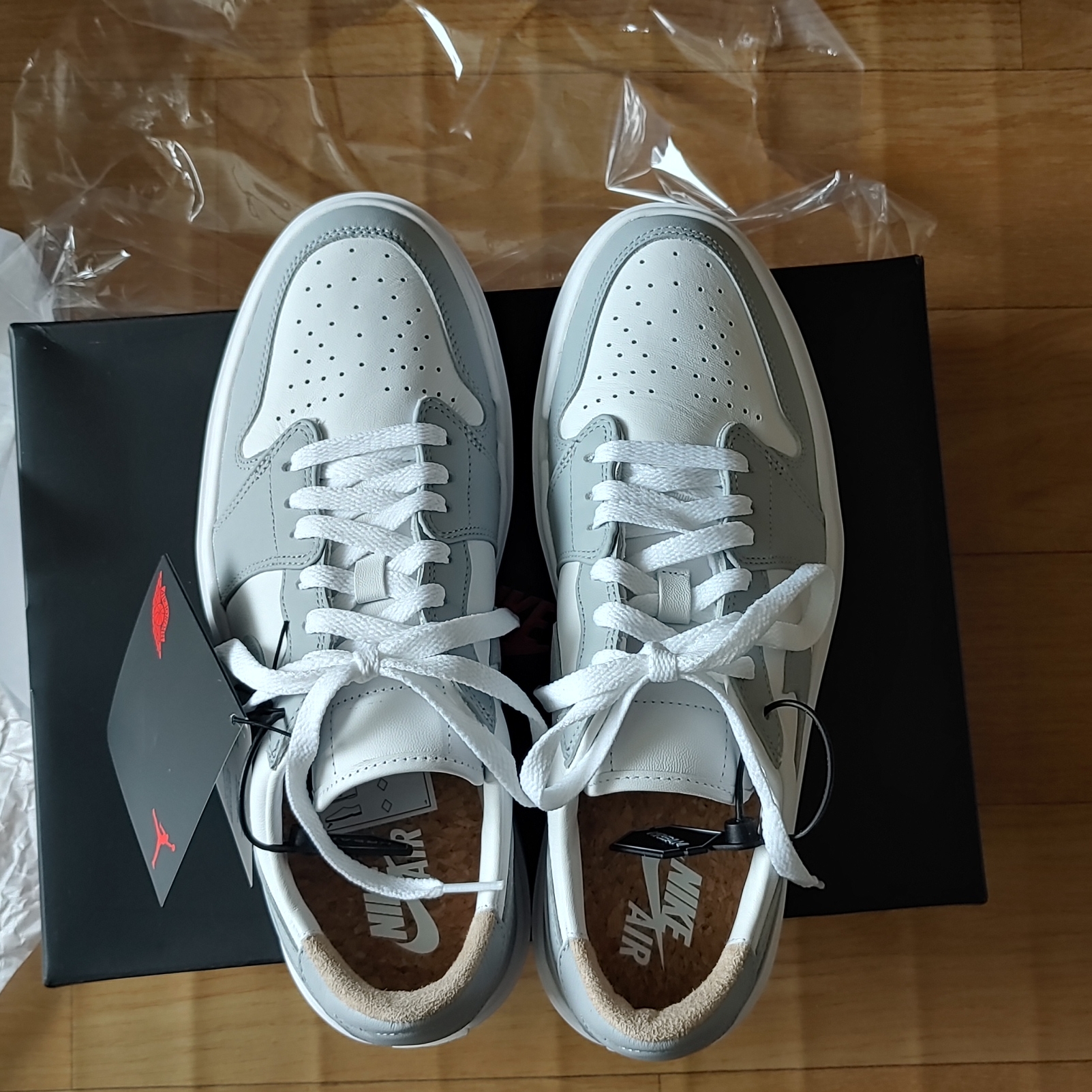 (W) Jordan 1 Elevate Low White and Wolf Grey 착용 스타일 - 1