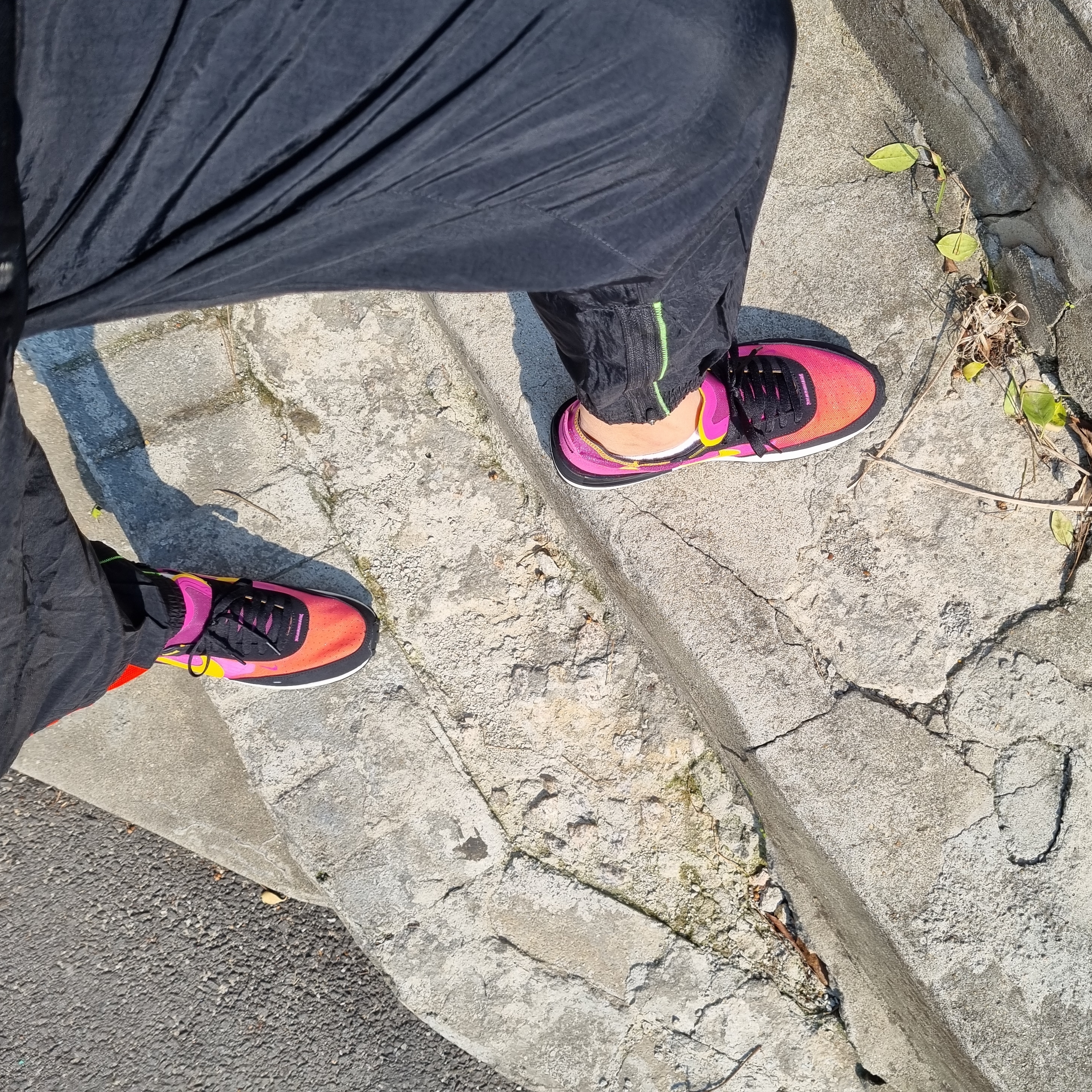 Nike Waffle One Active Fuchsia 착용 스타일