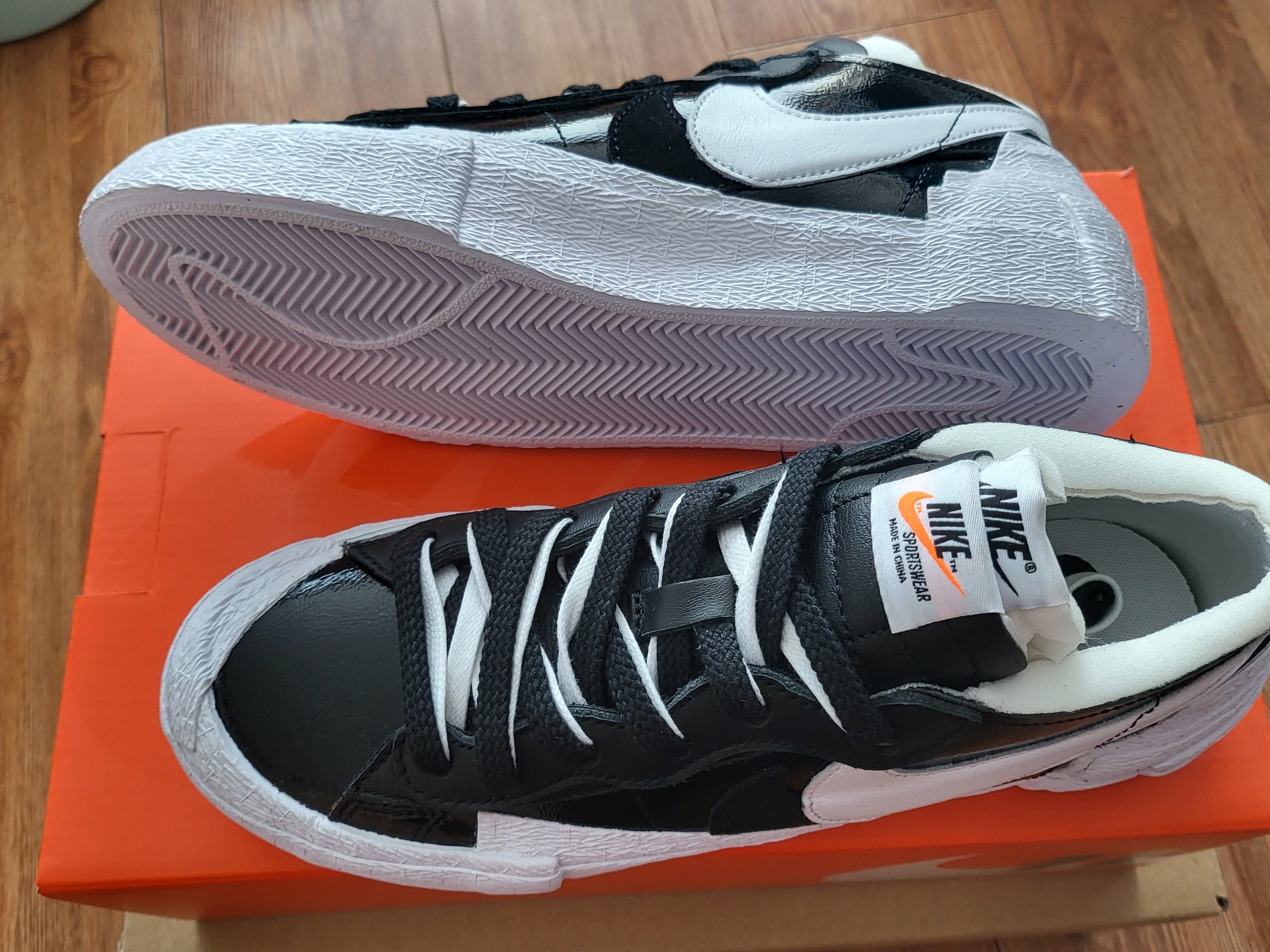 Nike x Sacai Blazer Low Black Patent Leather 착용 스타일 - 4