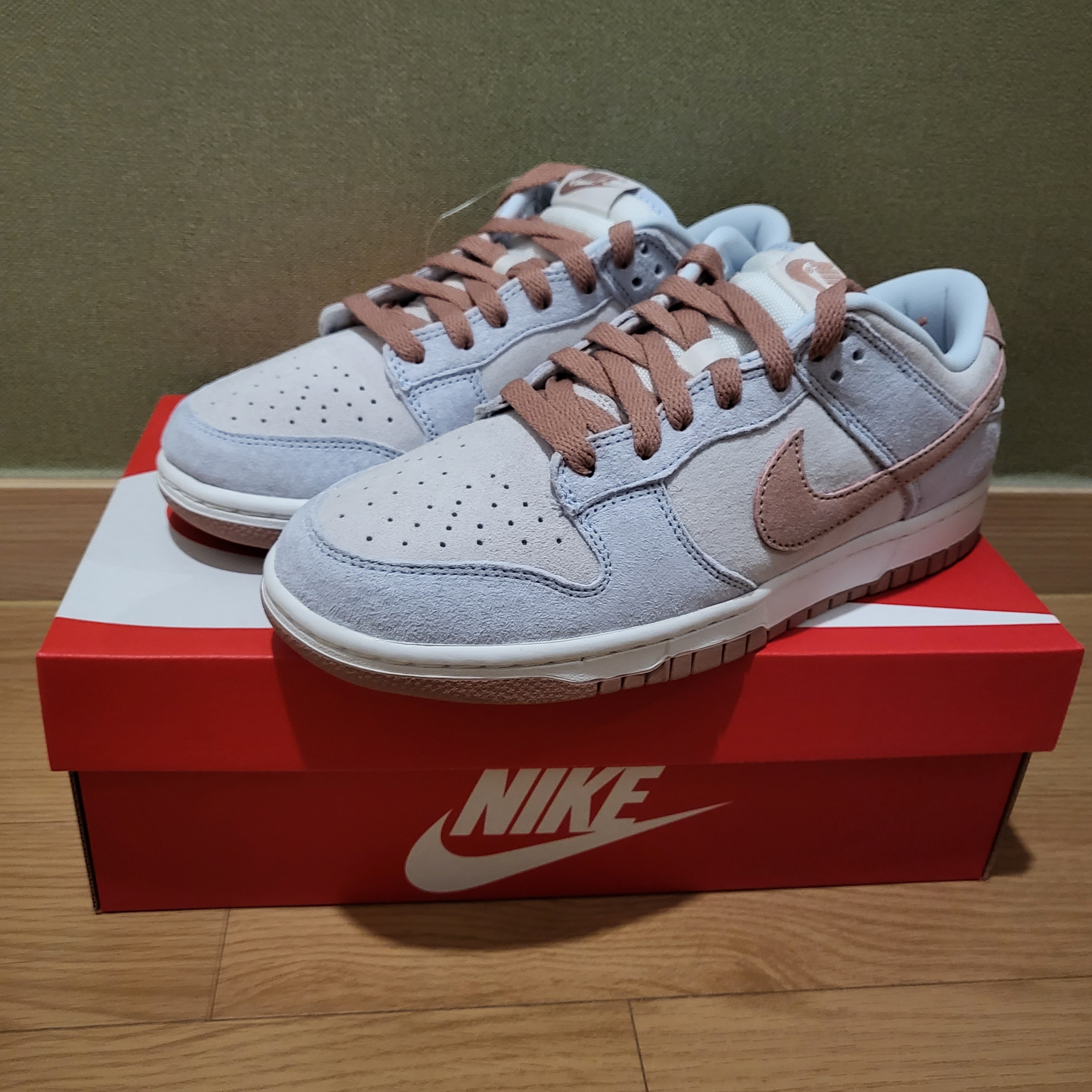Nike Dunk Low Retro PRM Fossil Rose 착용 스타일
