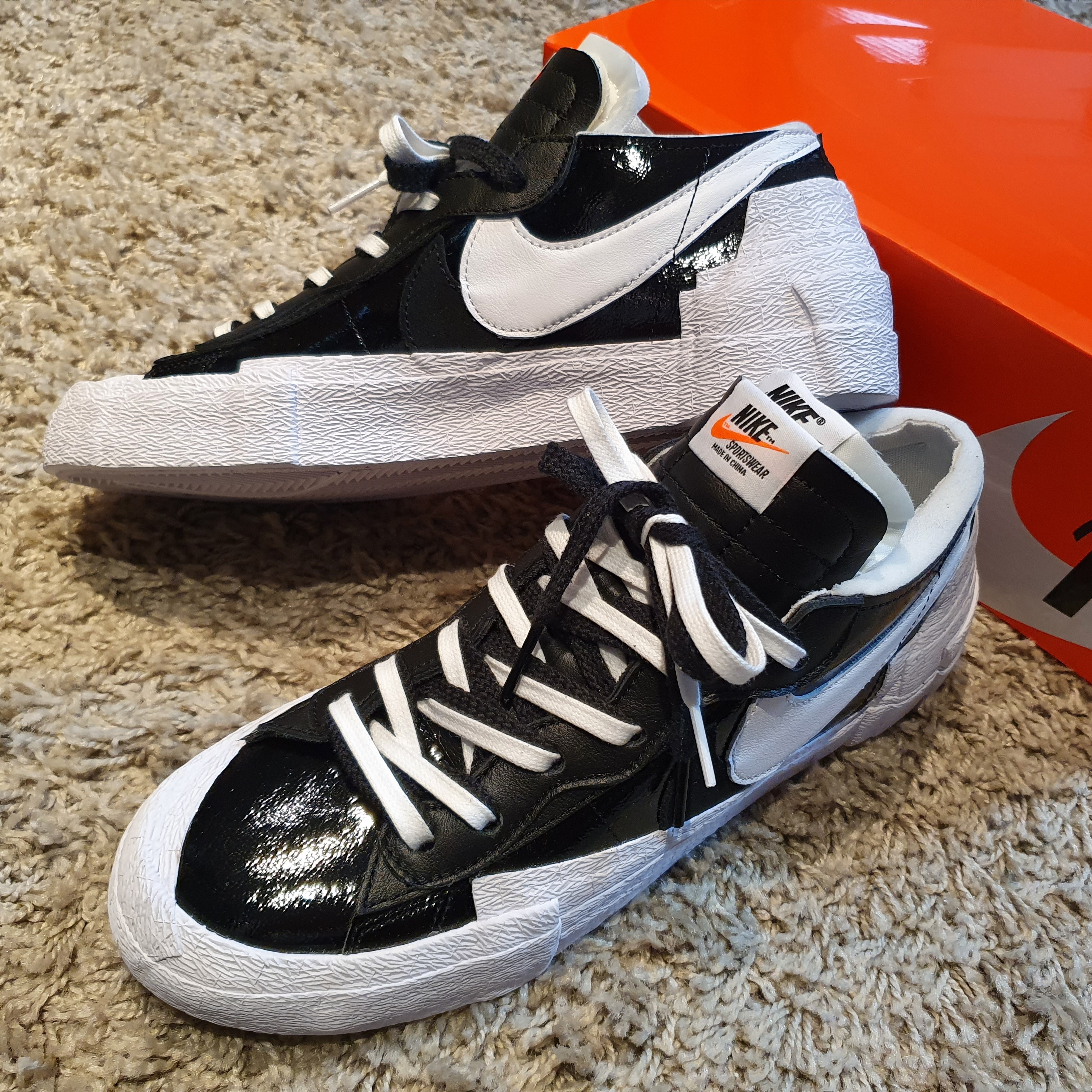 Nike x Sacai Blazer Low Black Patent Leather 착용 스타일 - 2