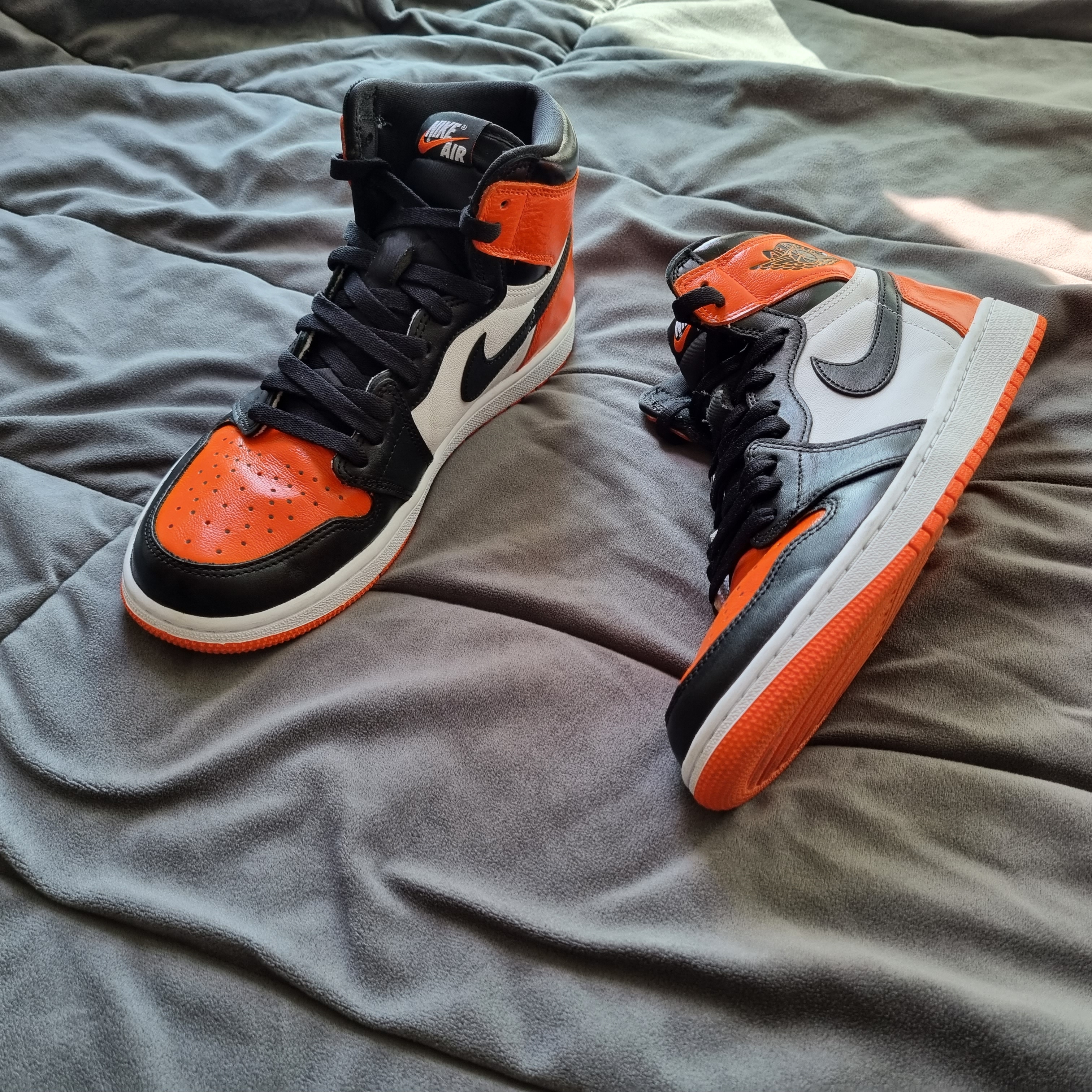 Jordan 1 Retro High OG Electro Orange 착용 스타일 - 2