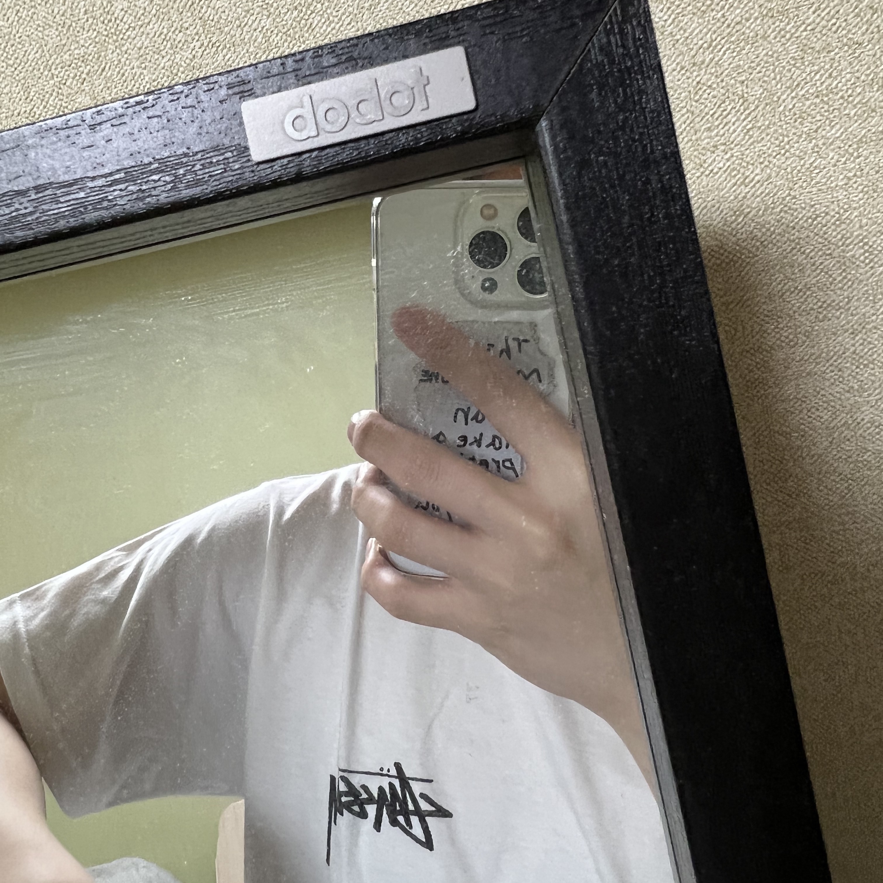 Stussy Fuzzy Dice T-Shirt White 착용 스타일 - 2