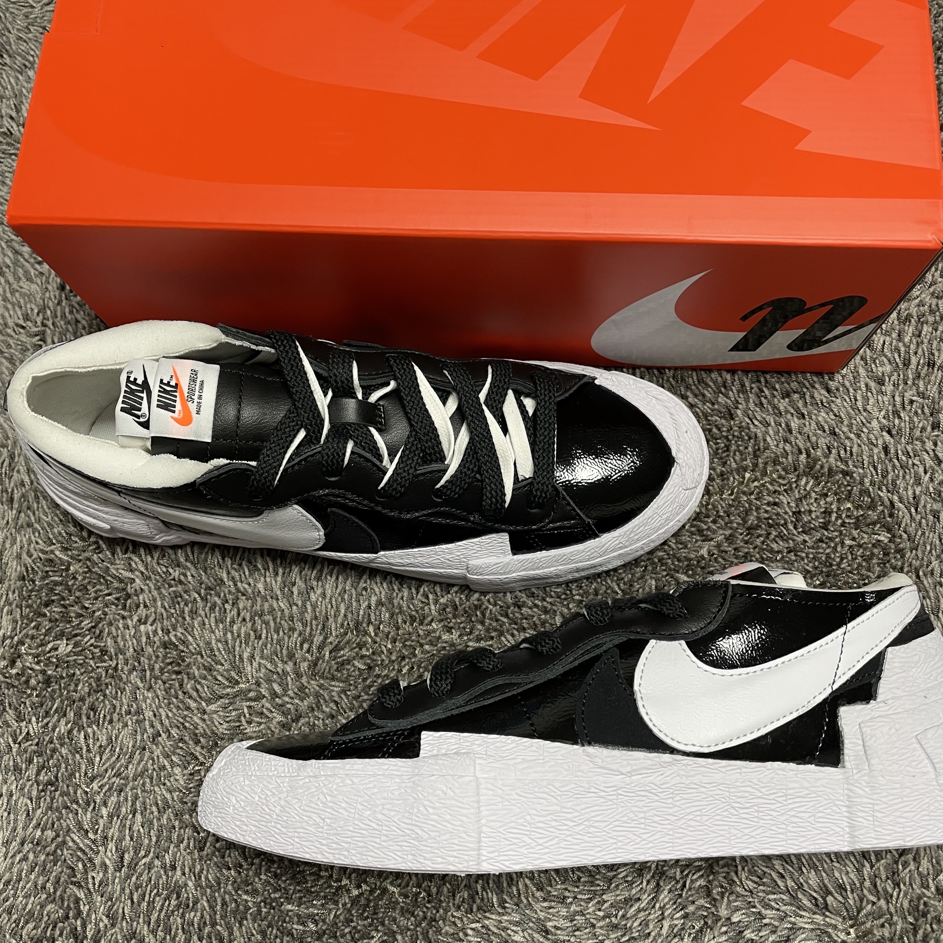 Nike x Sacai Blazer Low Black Patent Leather 착용 스타일 - 2