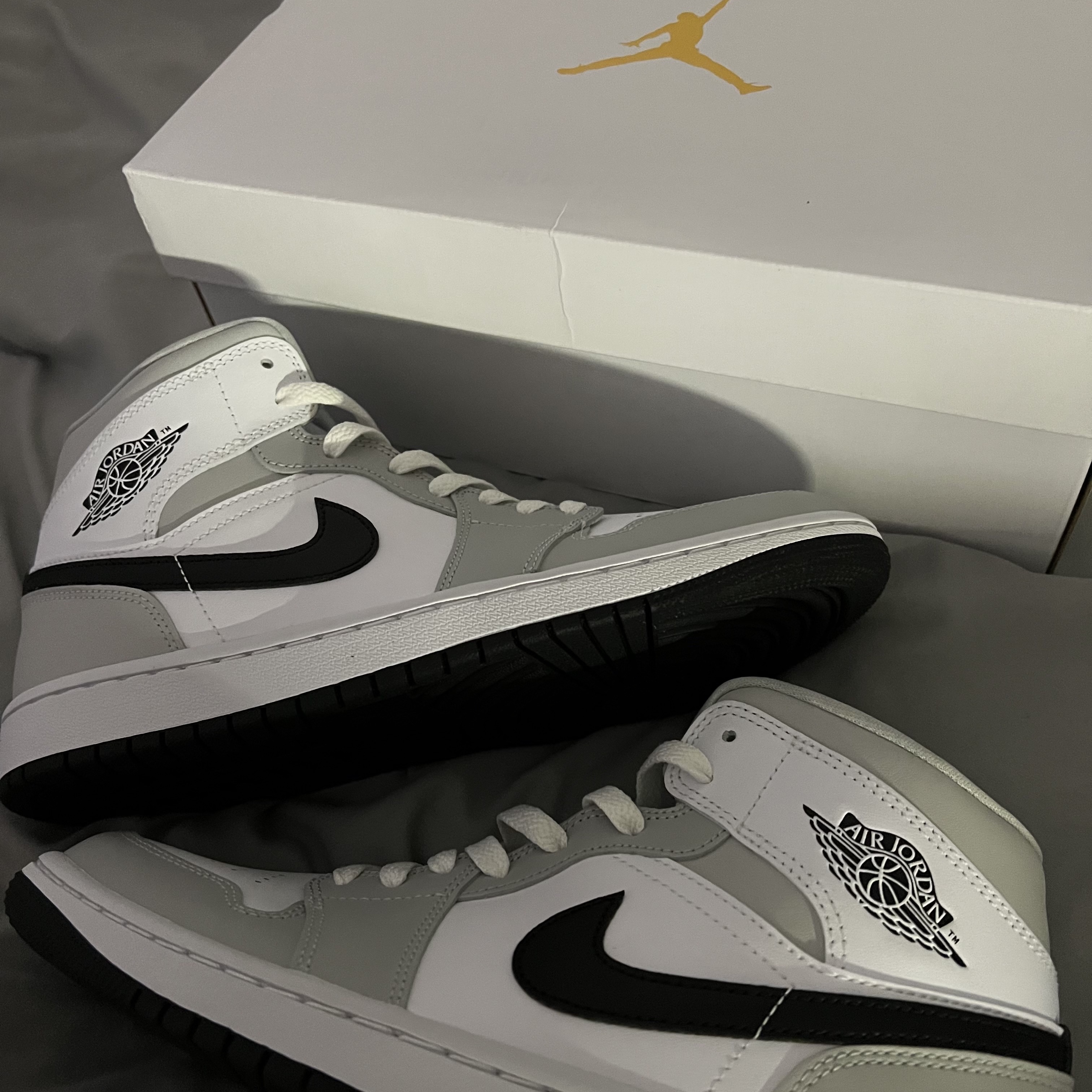 (W) Jordan 1 Mid Grey Fog 착용 스타일