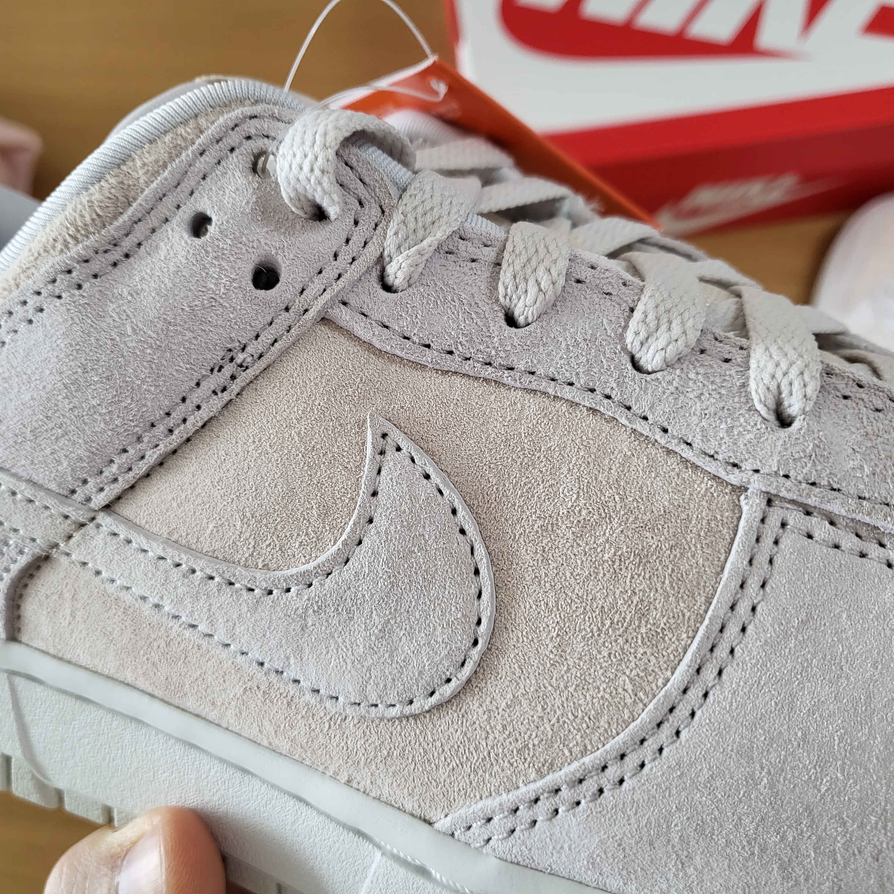 Nike Dunk Low Retro PRM Vast Grey 착용 스타일 - 4
