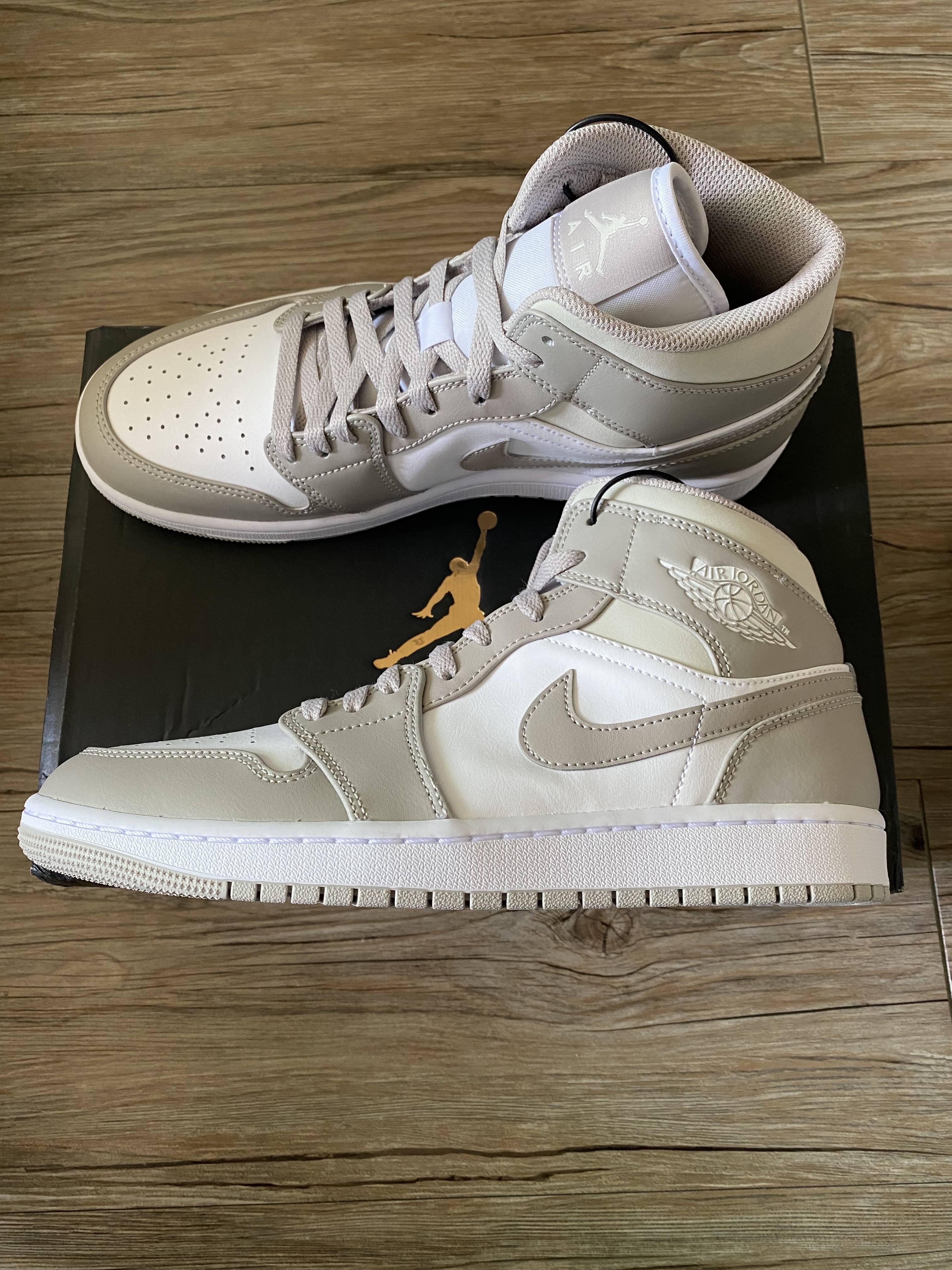 Jordan 1 Mid College Grey 착용 스타일 - 2