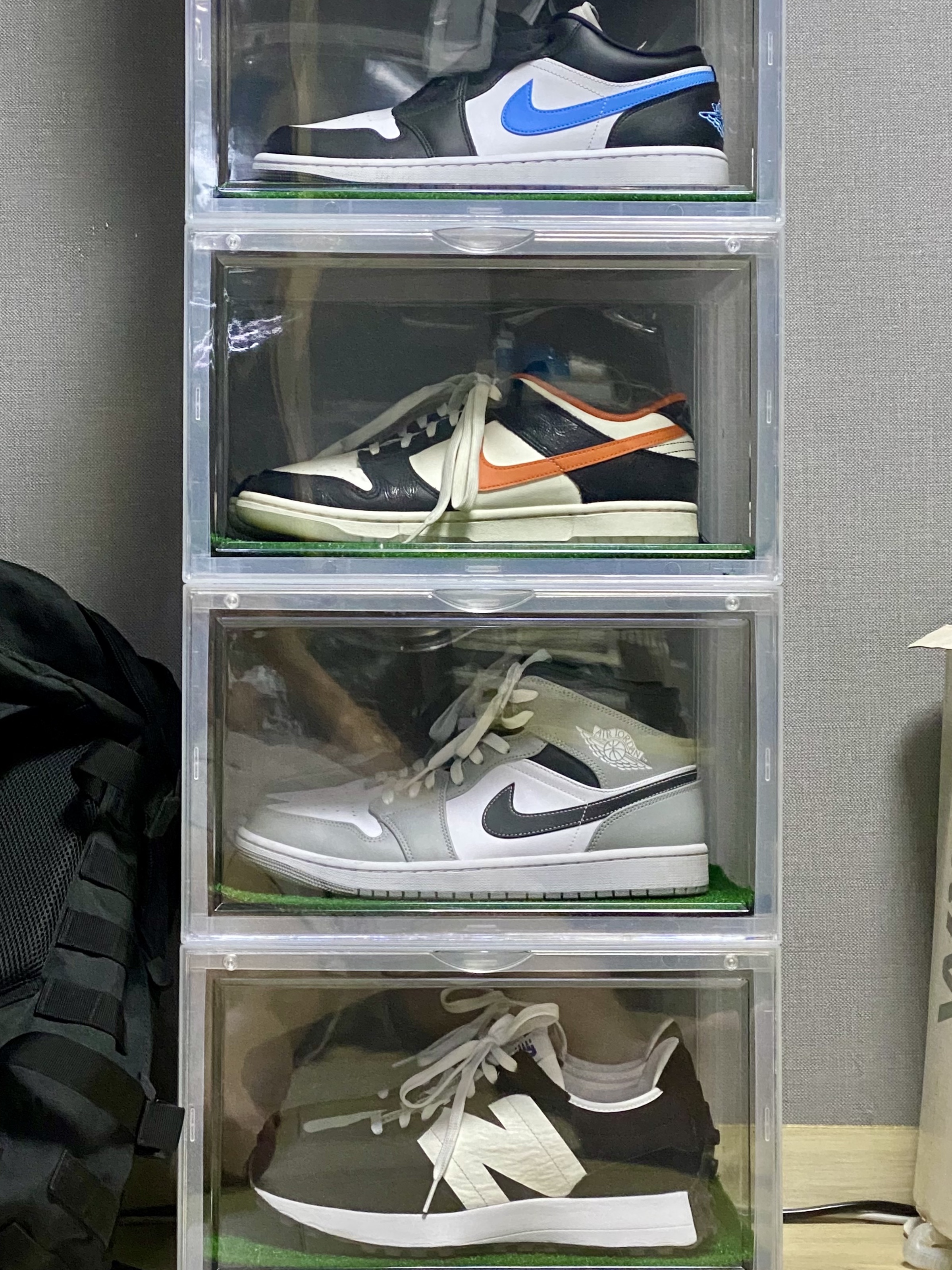 Nike Dunk Low Retro PRM Halloween, (W) Jordan 1 Low Black University Blue 착용 스타일