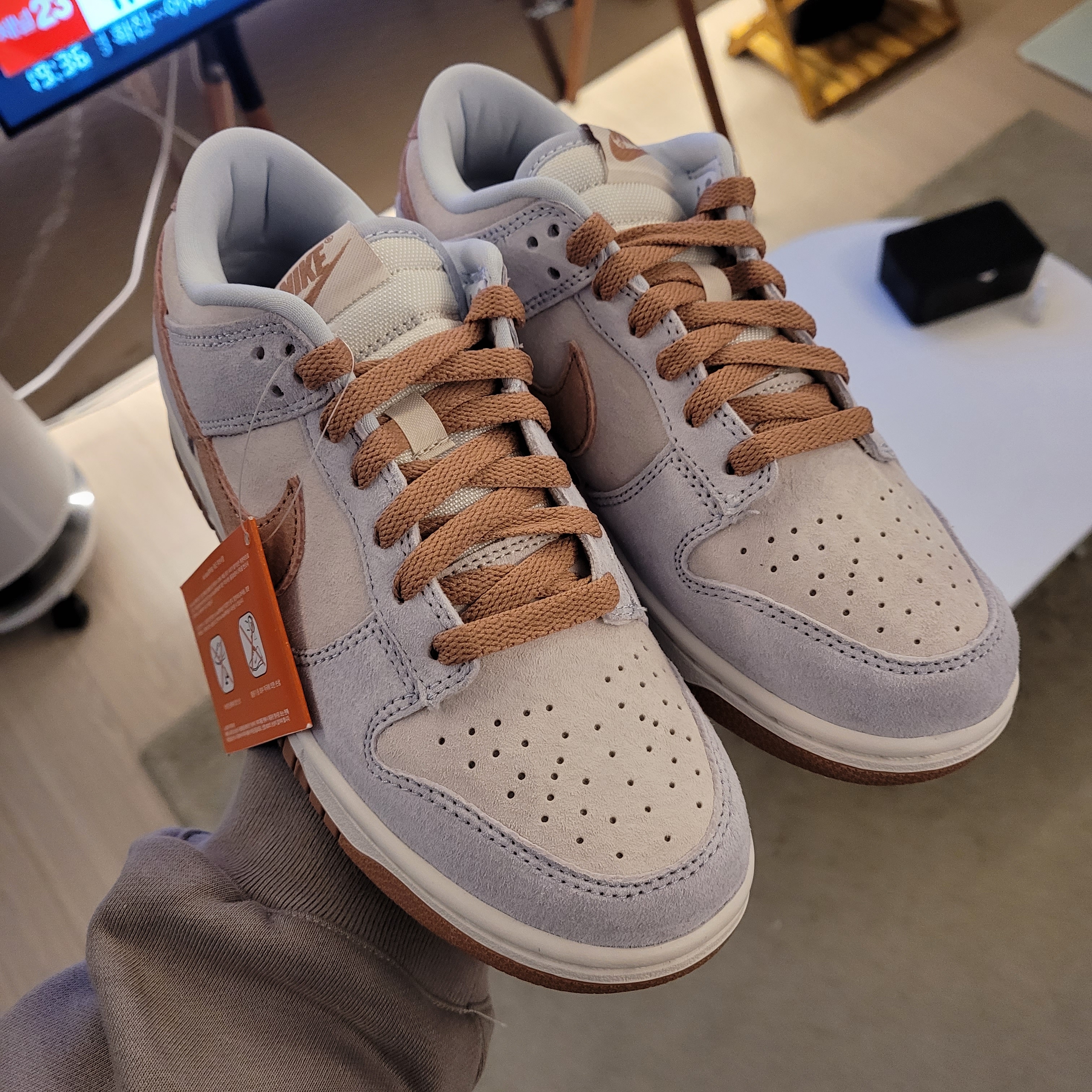 Nike Dunk Low Retro PRM Fossil Rose 착용 스타일 - 1
