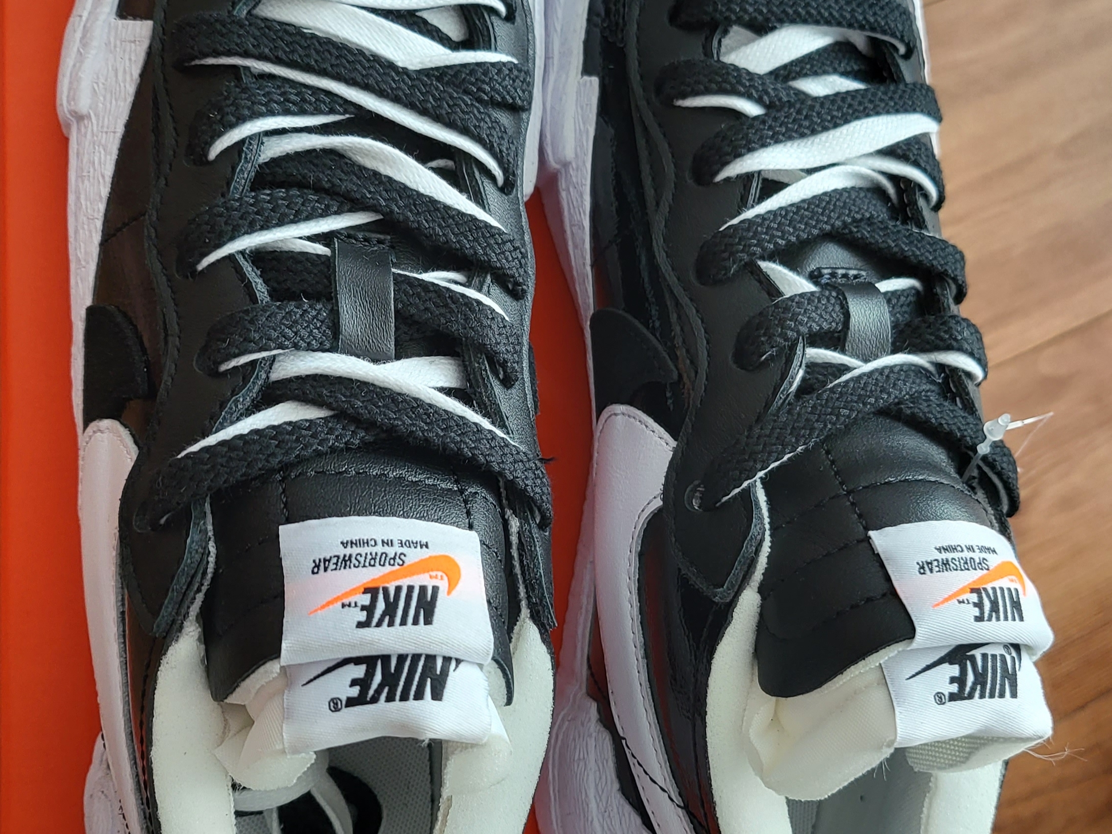 Nike x Sacai Blazer Low Black Patent Leather 착용 스타일 - 5