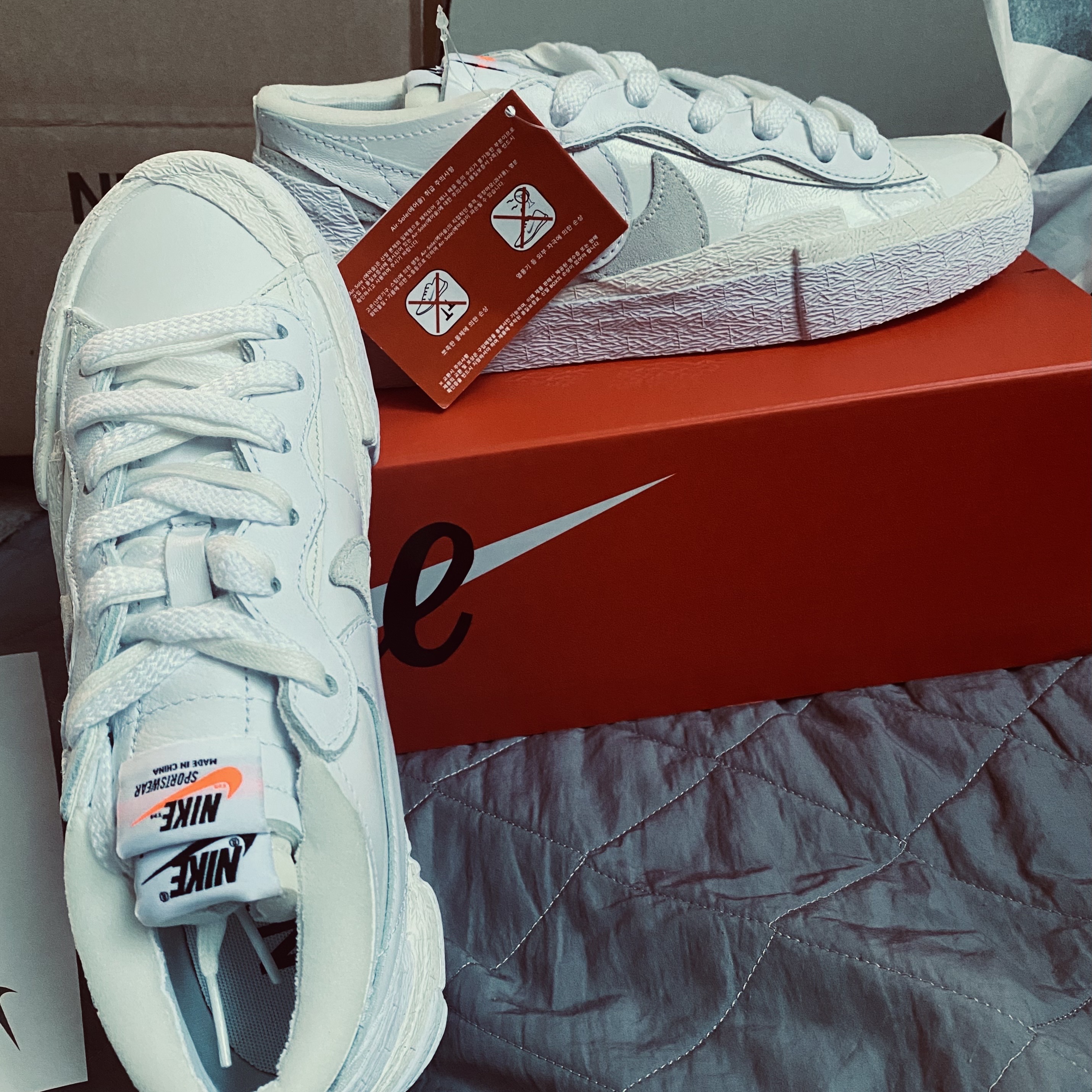 Nike x Sacai Blazer Low White Patent Leather 착용 스타일