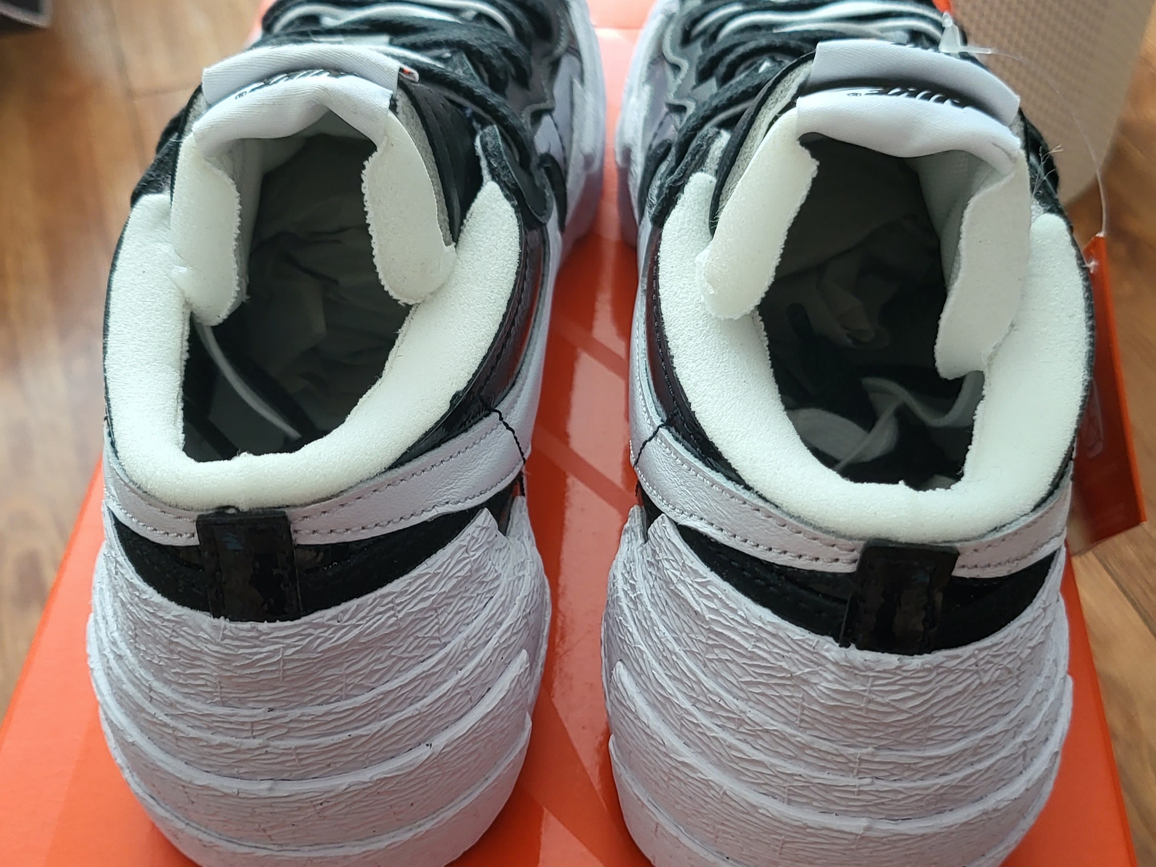 Nike x Sacai Blazer Low Black Patent Leather 착용 스타일 - 3
