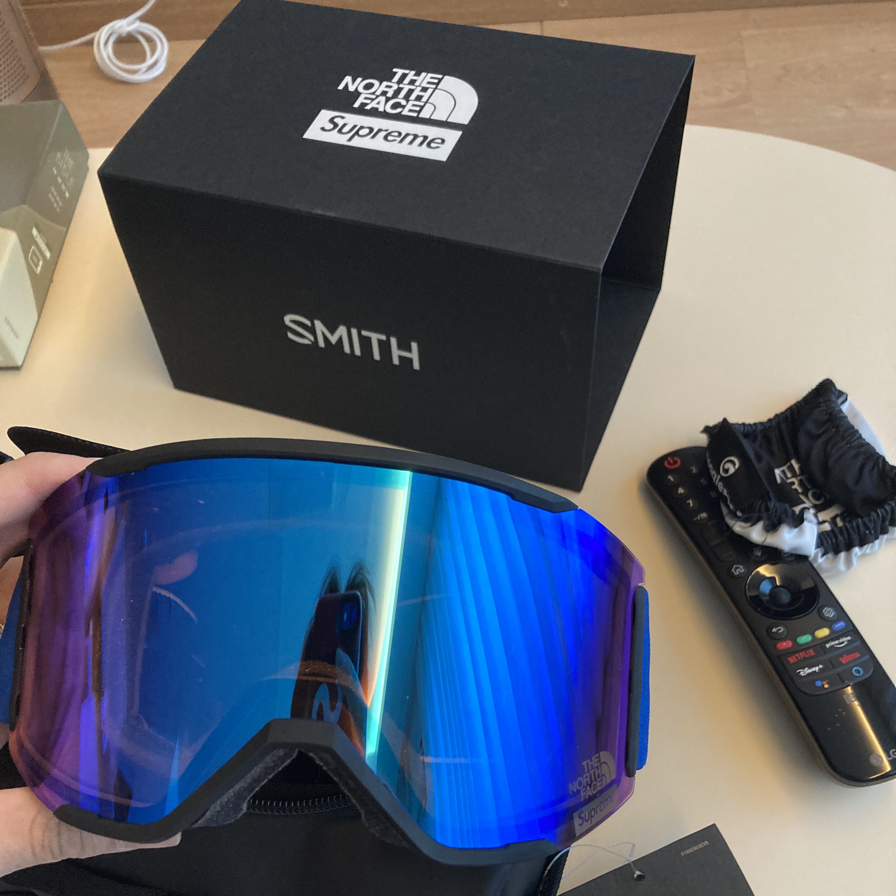Supreme x The North Face Smith Rescue Goggle Blue - 22SS 착용 스타일