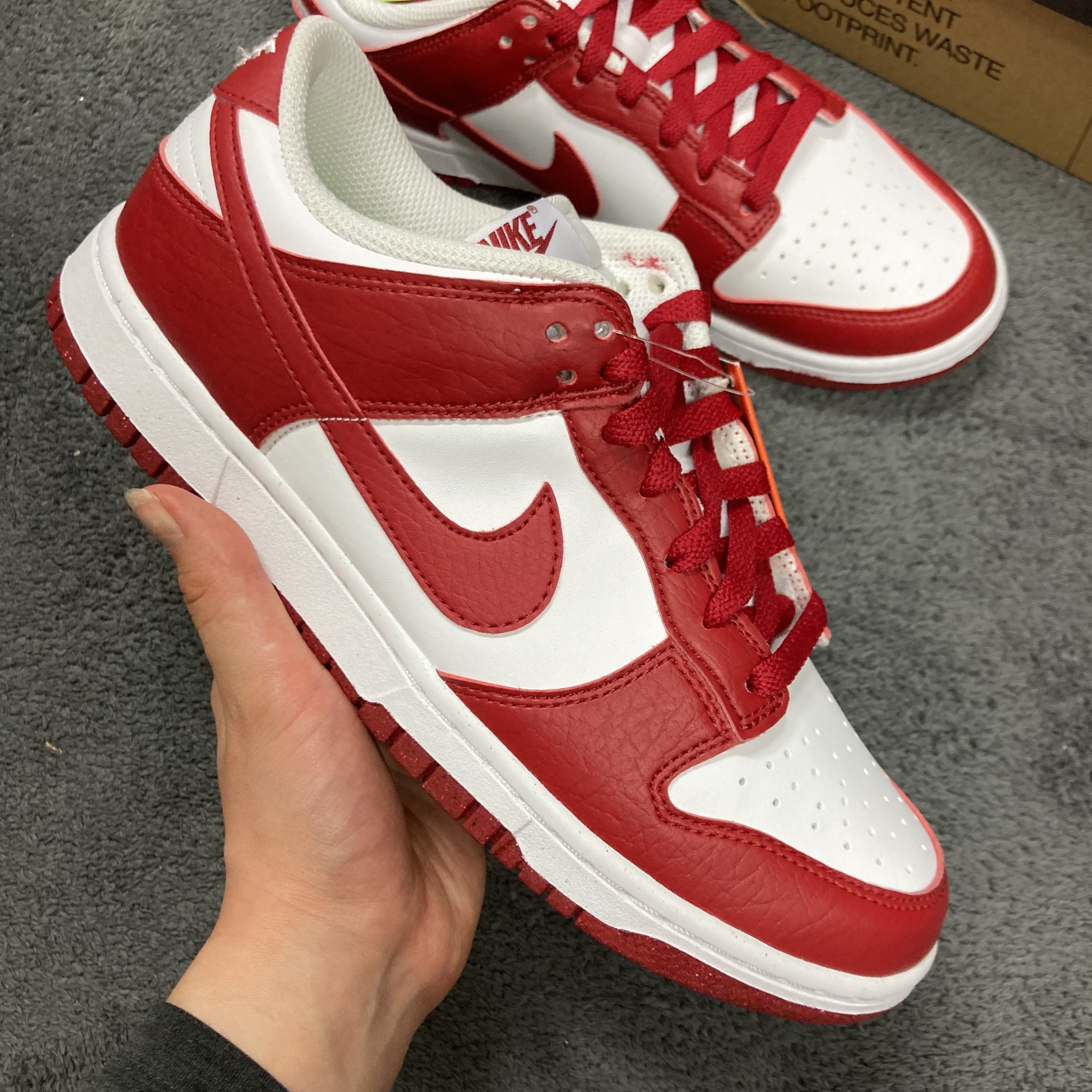 (W) Nike Dunk Low Next Nature Gym Red 착용 스타일 - 2